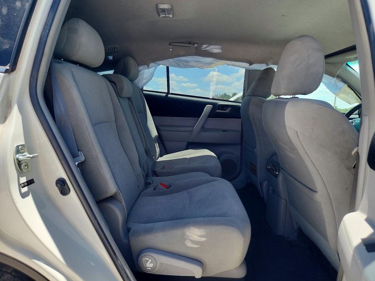 2012 Toyota Highlander Base White vin: 5TDBK3EH0CS107926