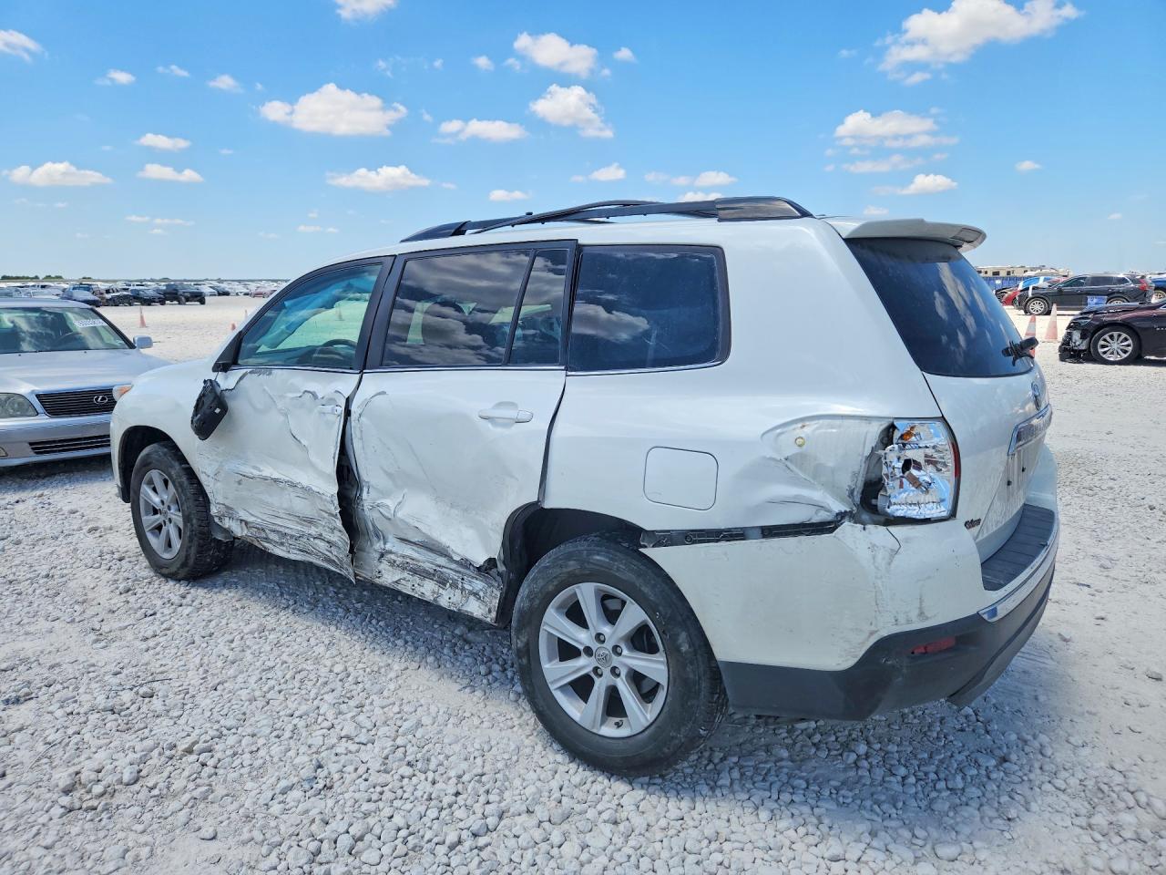 2012 Toyota Highlander Base White vin: 5TDBK3EH0CS107926