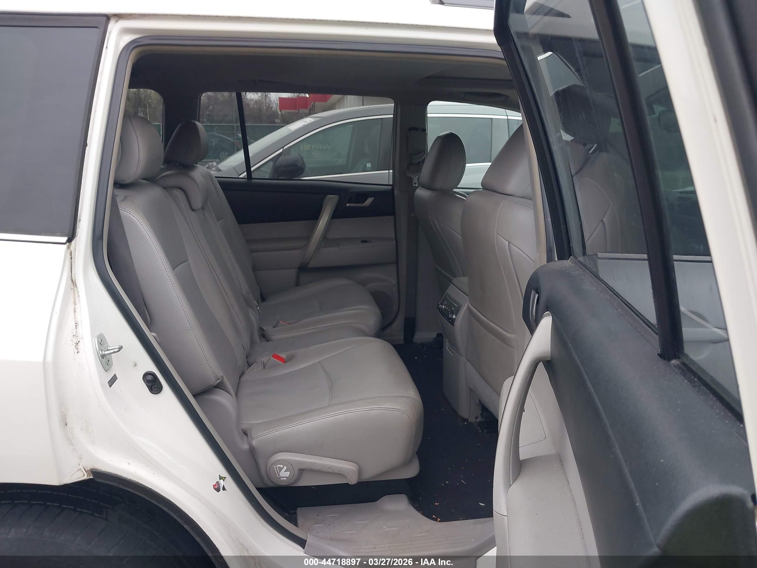 2012 Toyota Highlander Se V6 White vin: 5TDBK3EH0CS118697