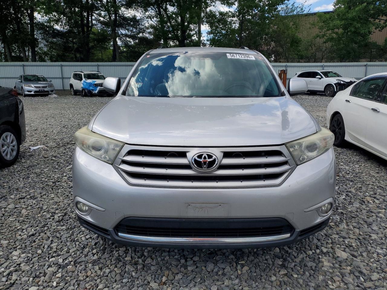 2013 Toyota Highlander Plus Silver vin: 5TDBK3EH0DS179226