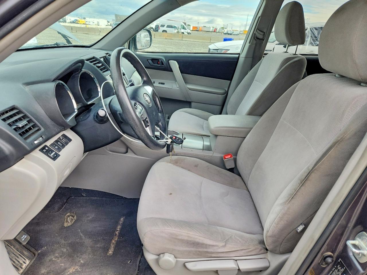 2013 Toyota Highlander Base Gray vin: 5TDBK3EH0DS190033