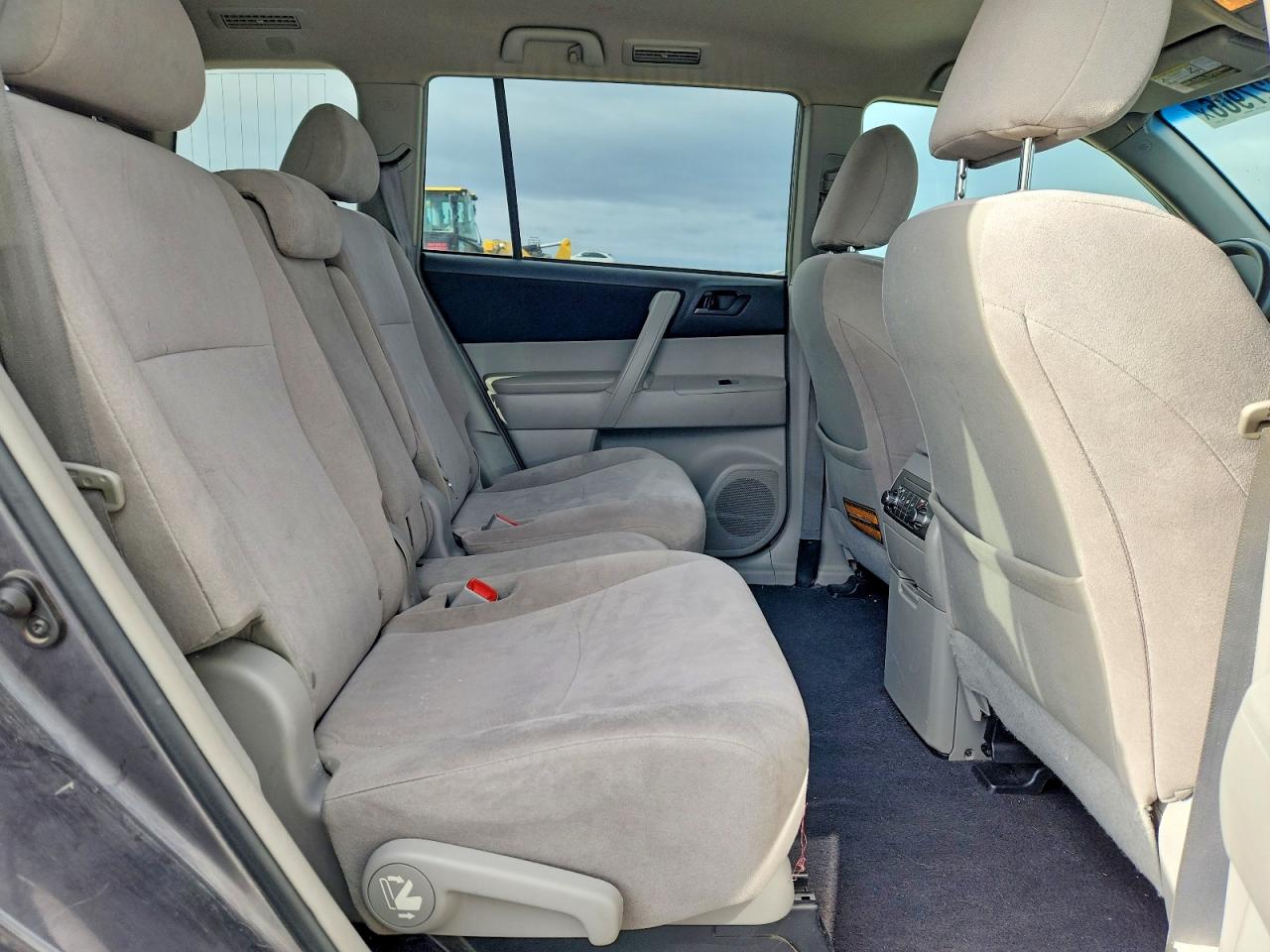 2013 Toyota Highlander Base Gray vin: 5TDBK3EH0DS190033