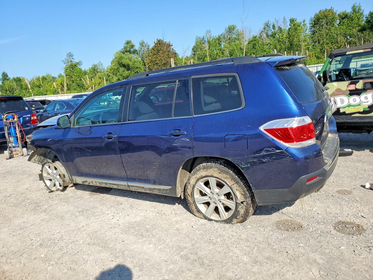 2013 Toyota Highlander Base Blue vin: 5TDBK3EH0DS198147