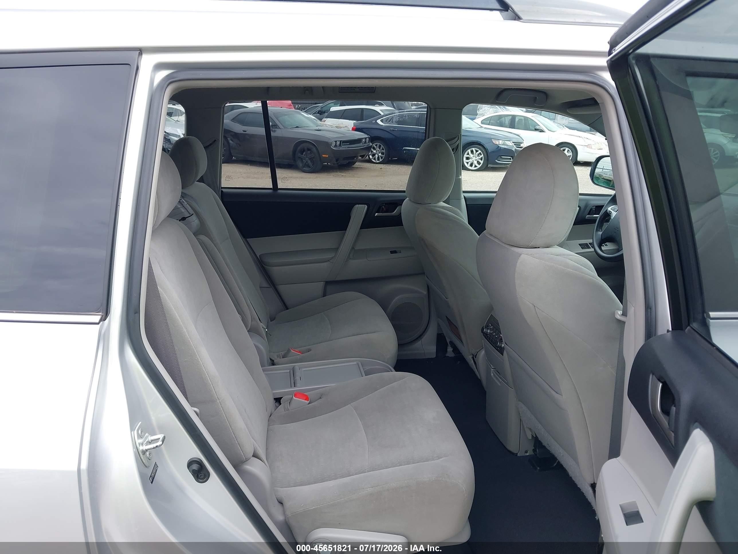 2013 Toyota Highlander Base Plus V6 Silver vin: 5TDBK3EH0DS202472