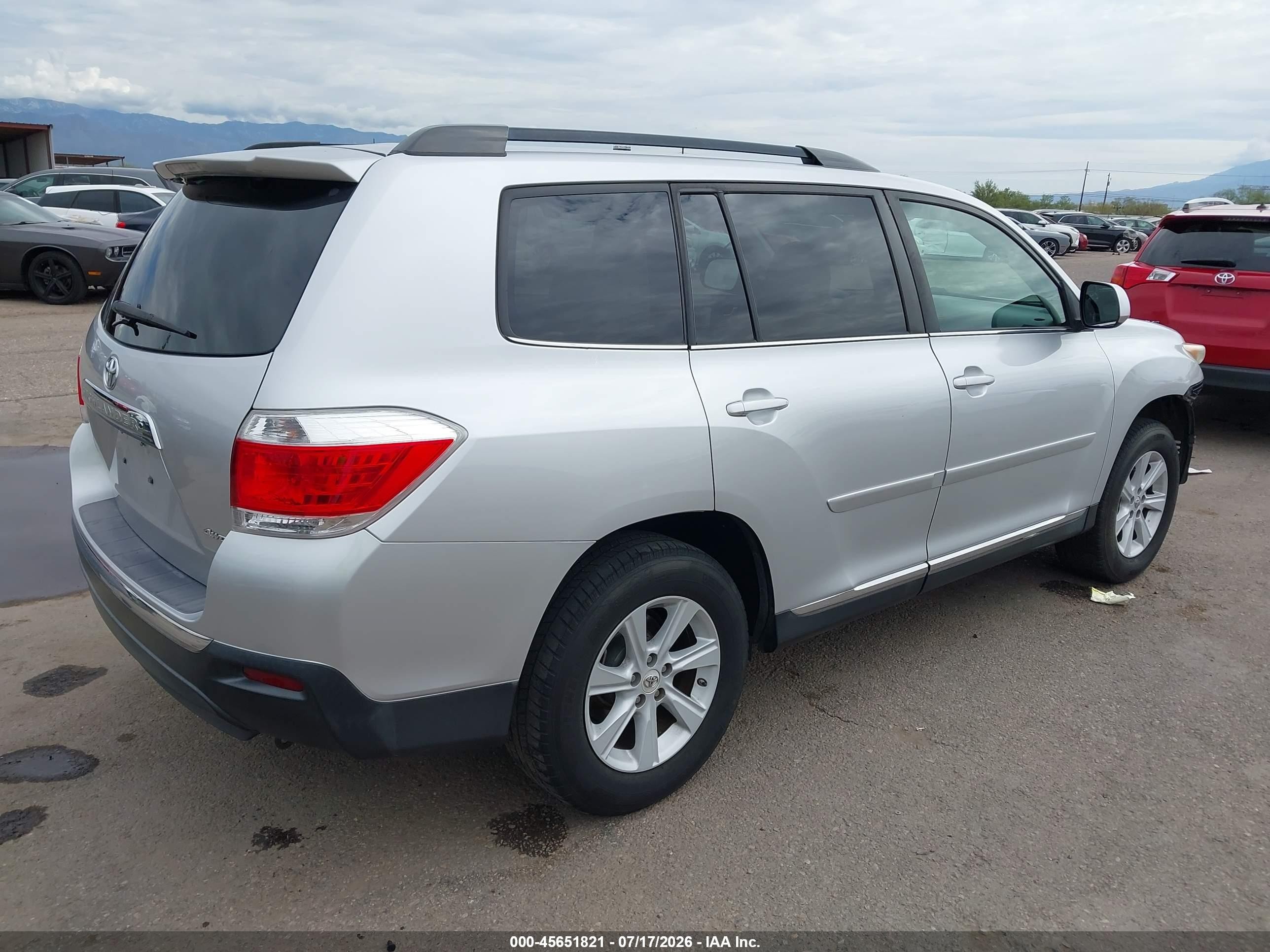 2013 Toyota Highlander Base Plus V6 Silver vin: 5TDBK3EH0DS202472