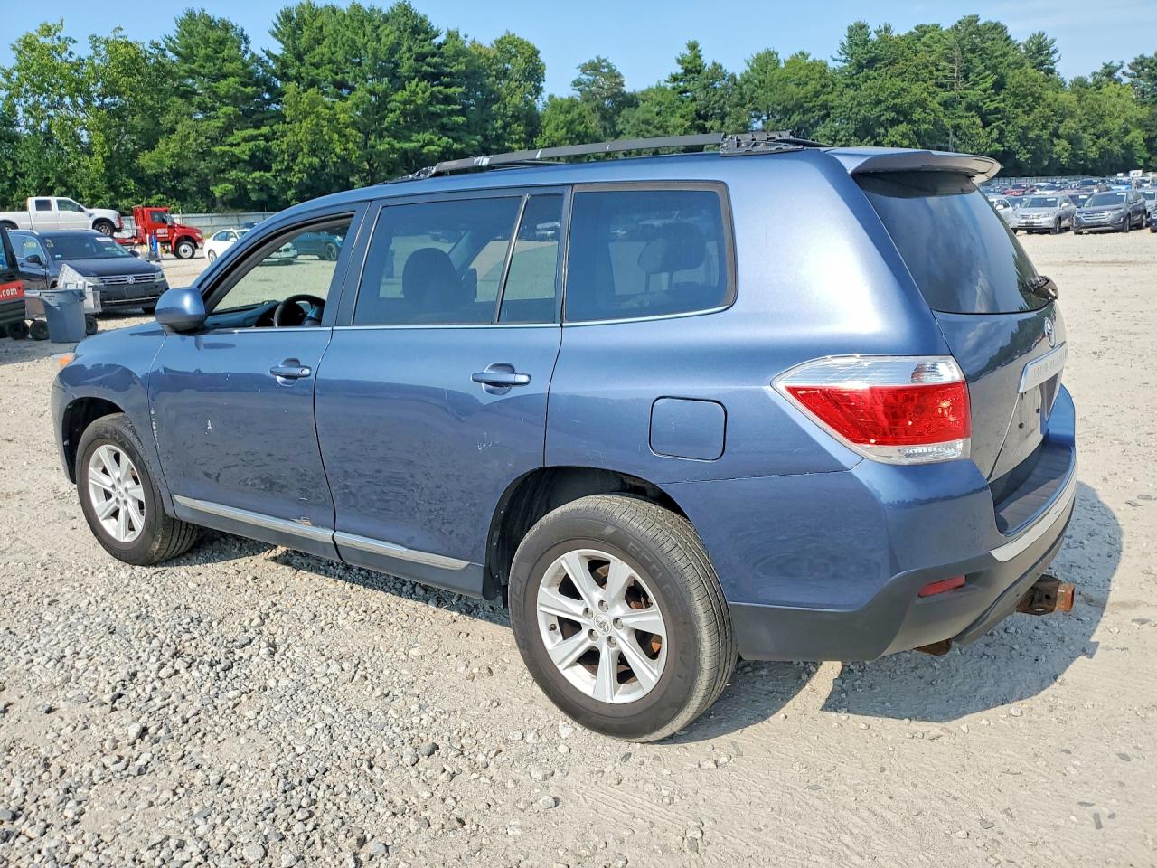 2013 Toyota Highlander Base Blue vin: 5TDBK3EH0DS202875