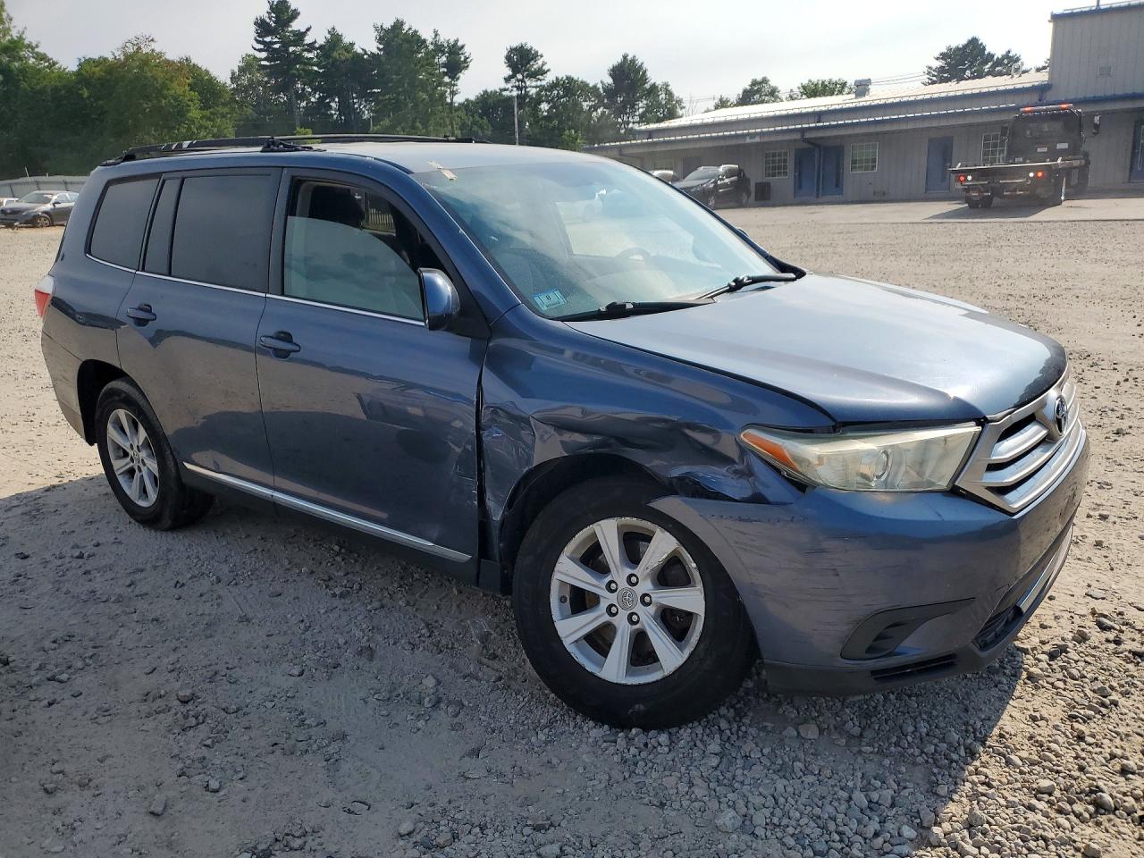 2013 Toyota Highlander Base Blue vin: 5TDBK3EH0DS202875