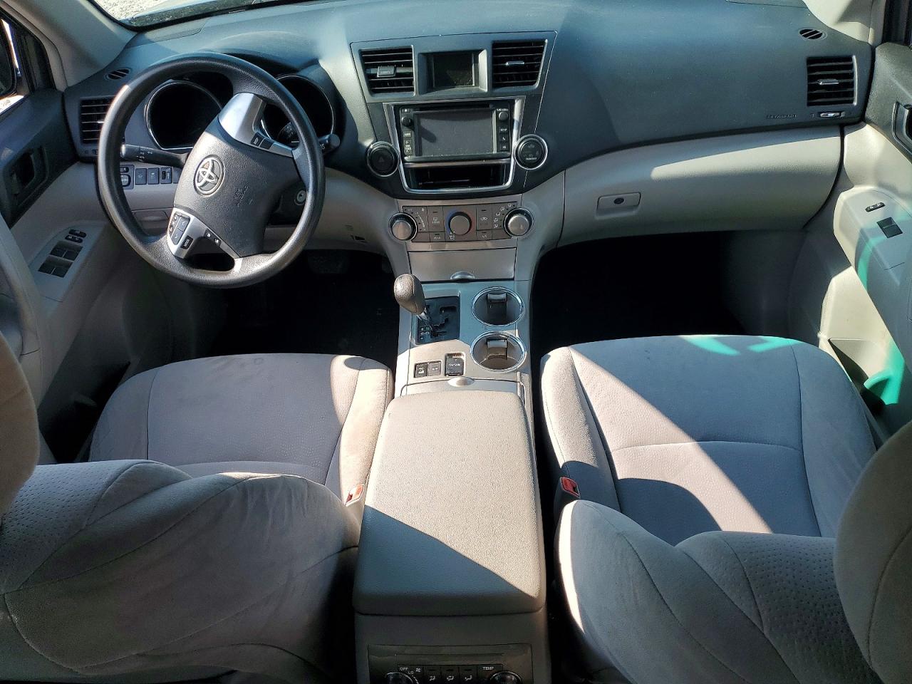 2013 Toyota Highlander Base Blue vin: 5TDBK3EH0DS202875