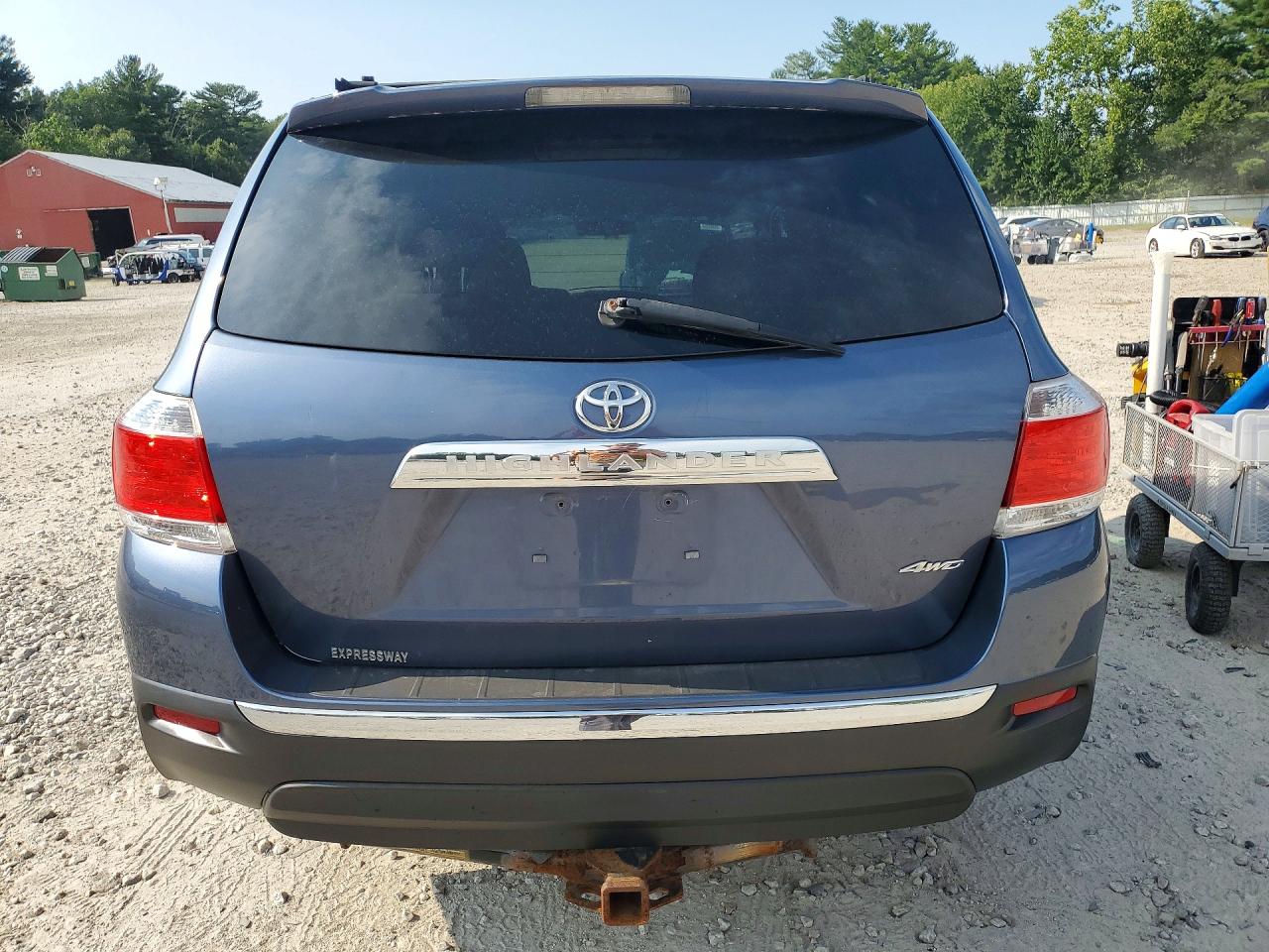2013 Toyota Highlander Base Blue vin: 5TDBK3EH0DS202875