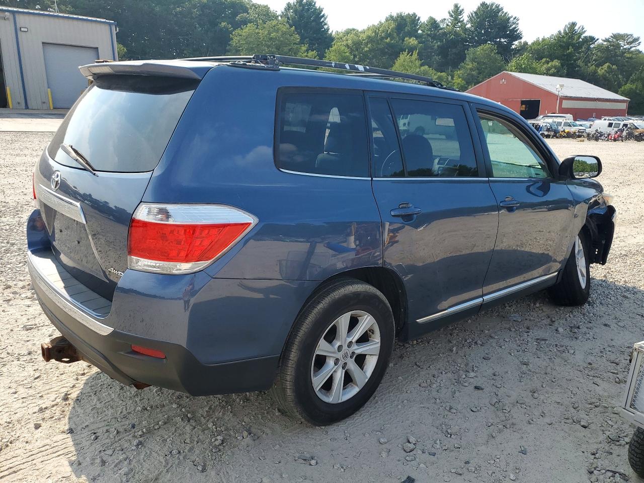 2013 Toyota Highlander Base Blue vin: 5TDBK3EH0DS202875