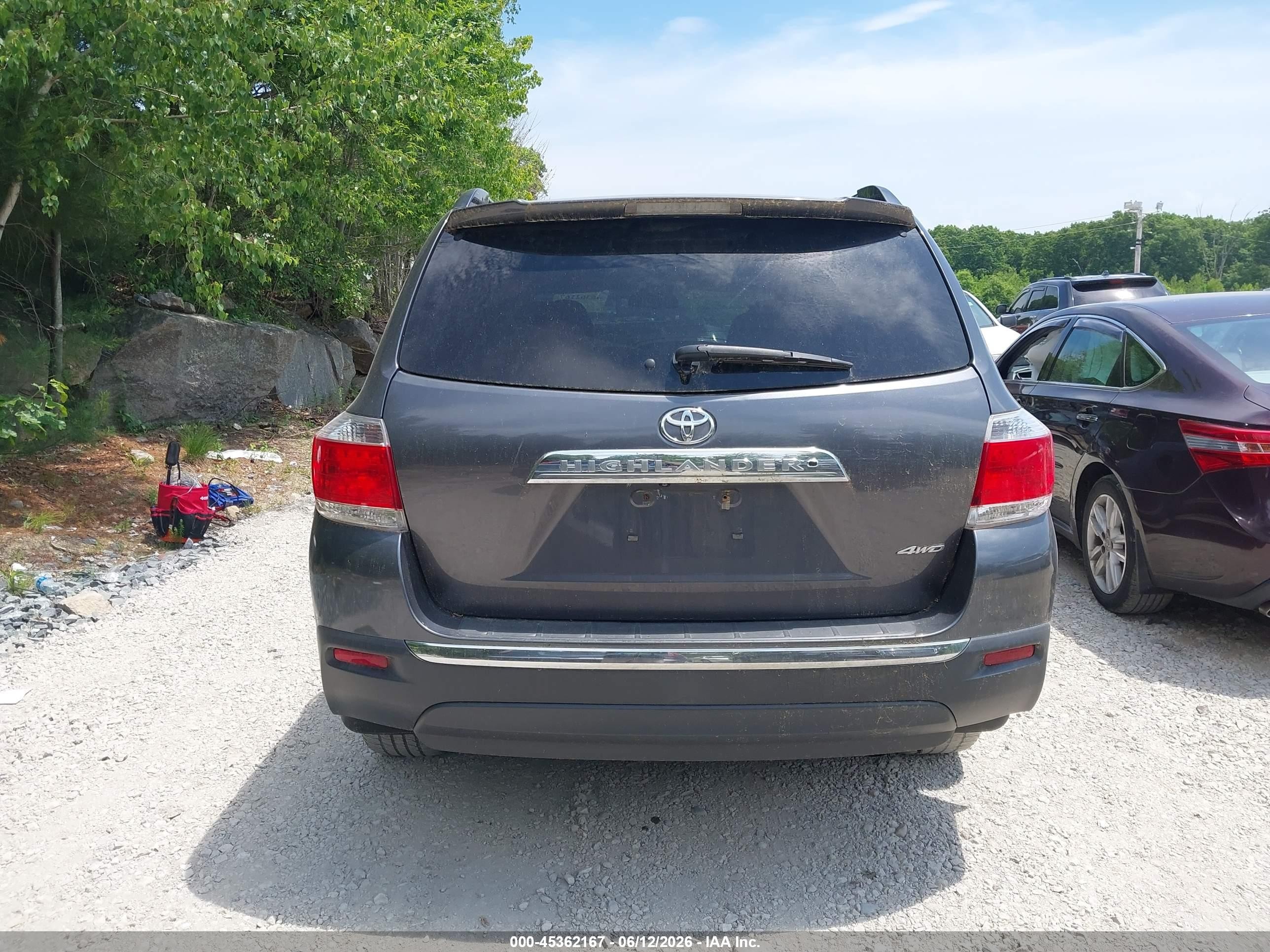 2013 Toyota Highlander Base Plus V6 Gray vin: 5TDBK3EH0DS237271