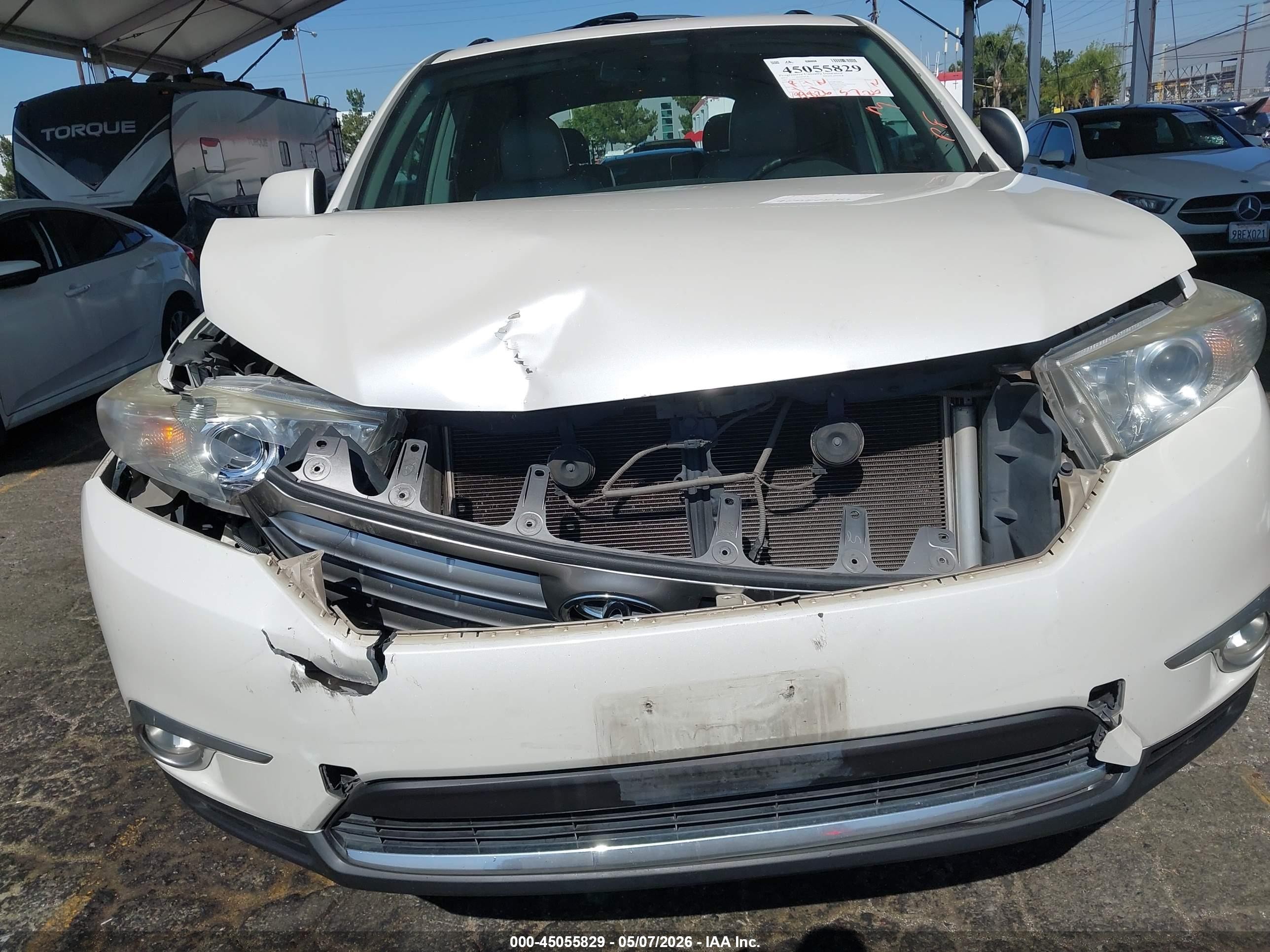 2013 Toyota Highlander Se V6 Белый vin: 5TDBK3EH0DS247931