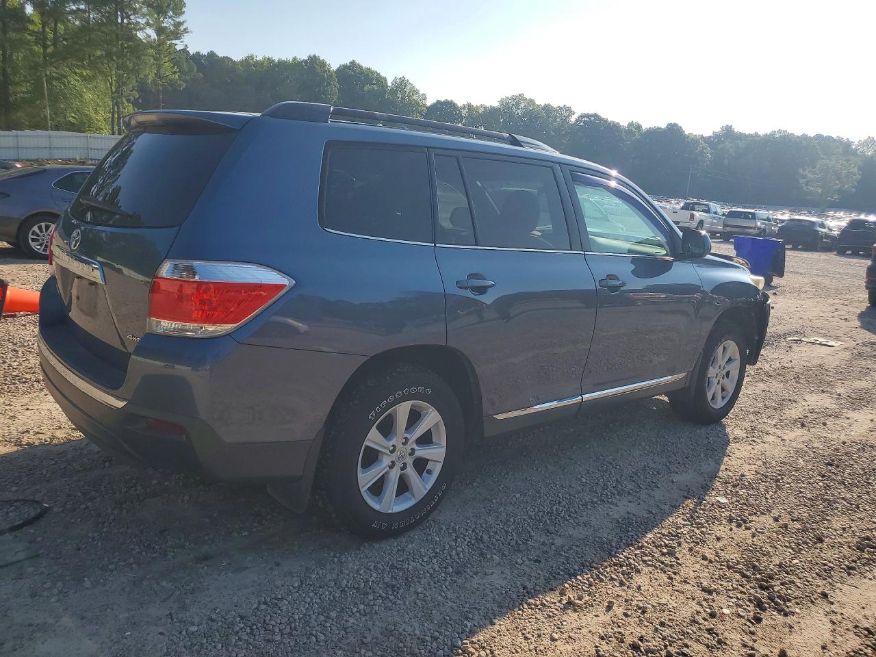 2013 Toyota Highlander Plus Blue vin: 5TDBK3EH0DS254328