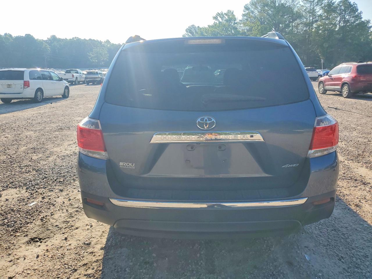 2013 Toyota Highlander Plus Blue vin: 5TDBK3EH0DS254328