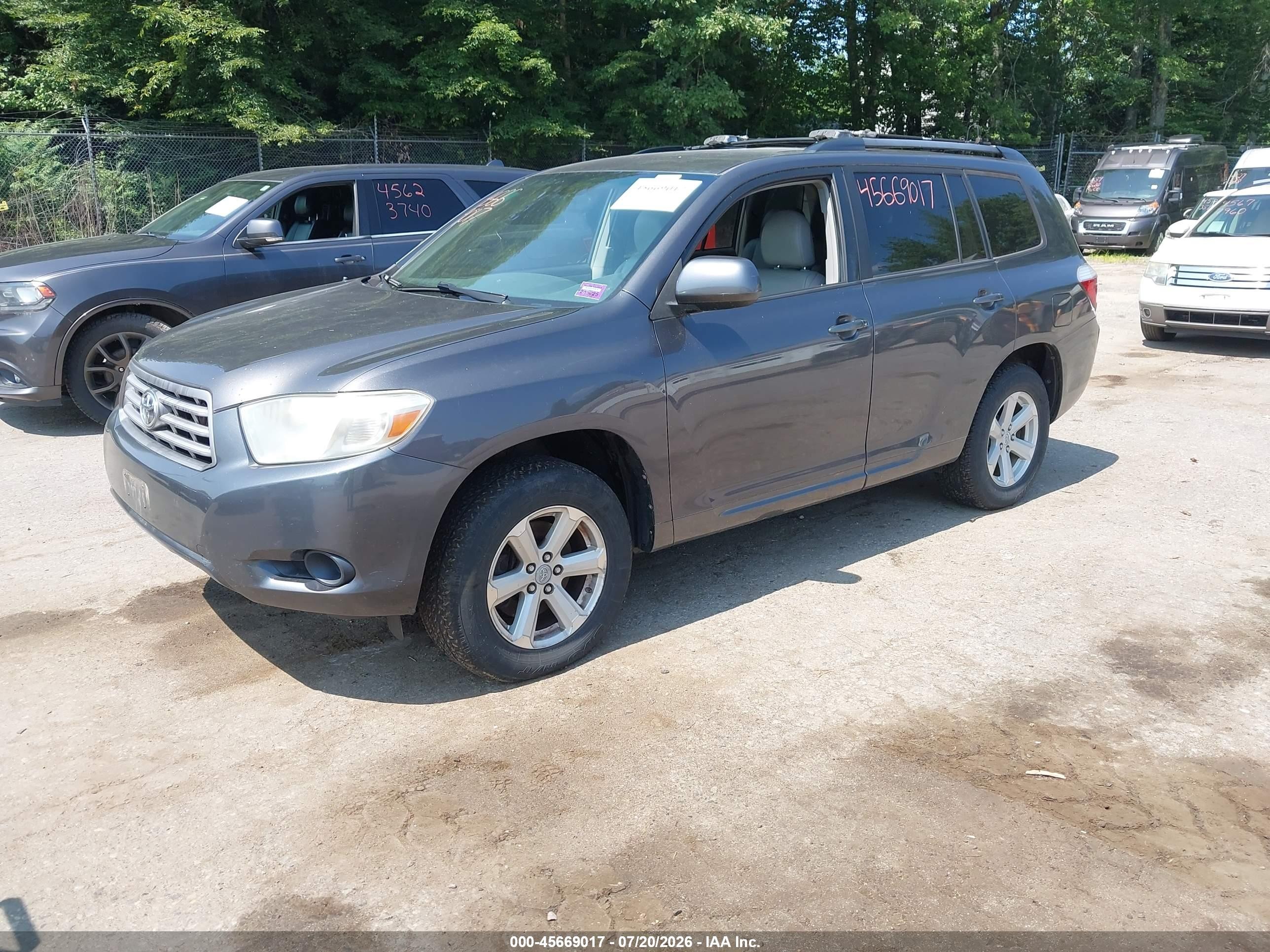 2010 Toyota Highlander Base V6 Gray vin: 5TDBK3EH1AS003815