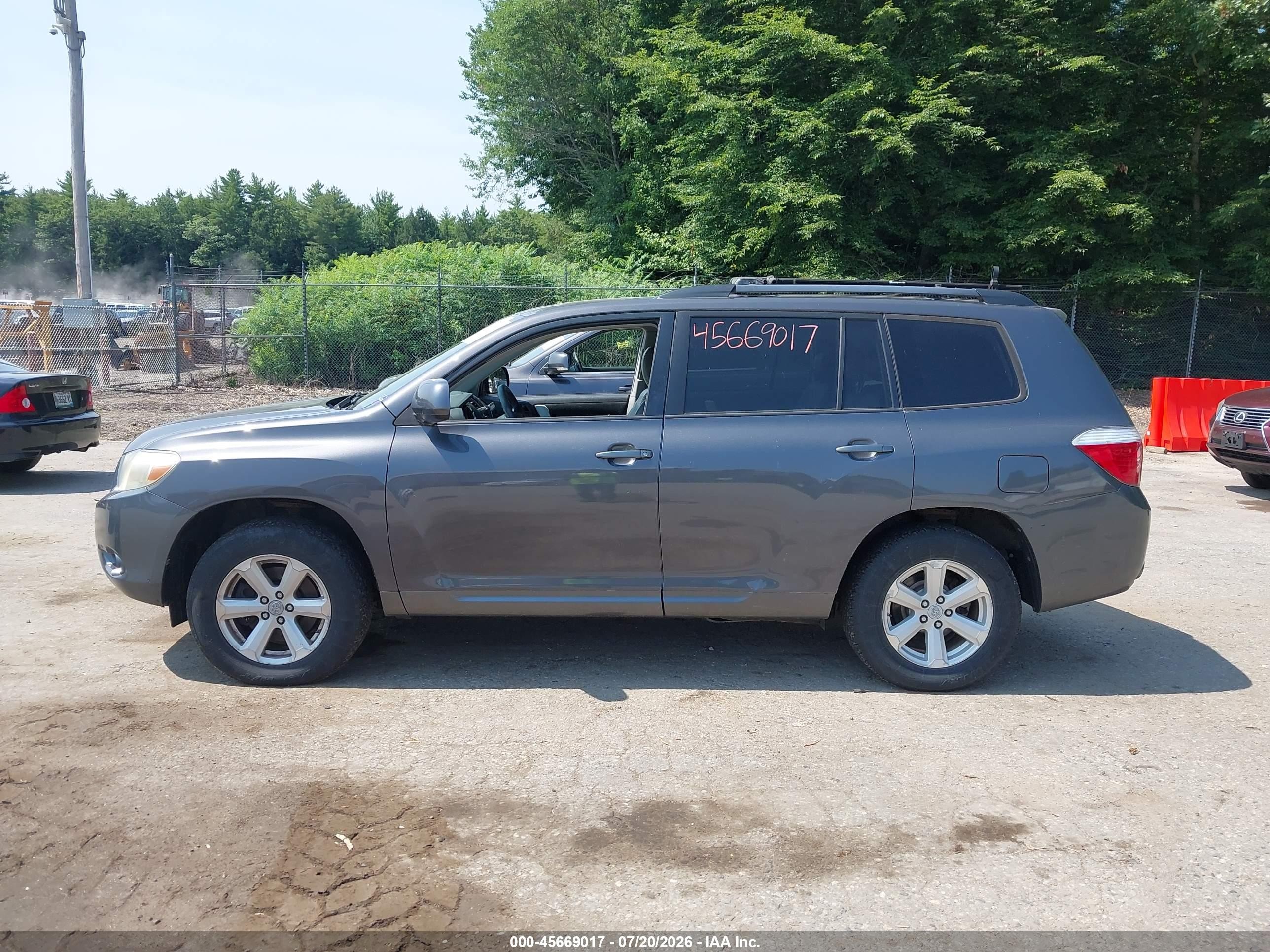 2010 Toyota Highlander Base V6 Gray vin: 5TDBK3EH1AS003815