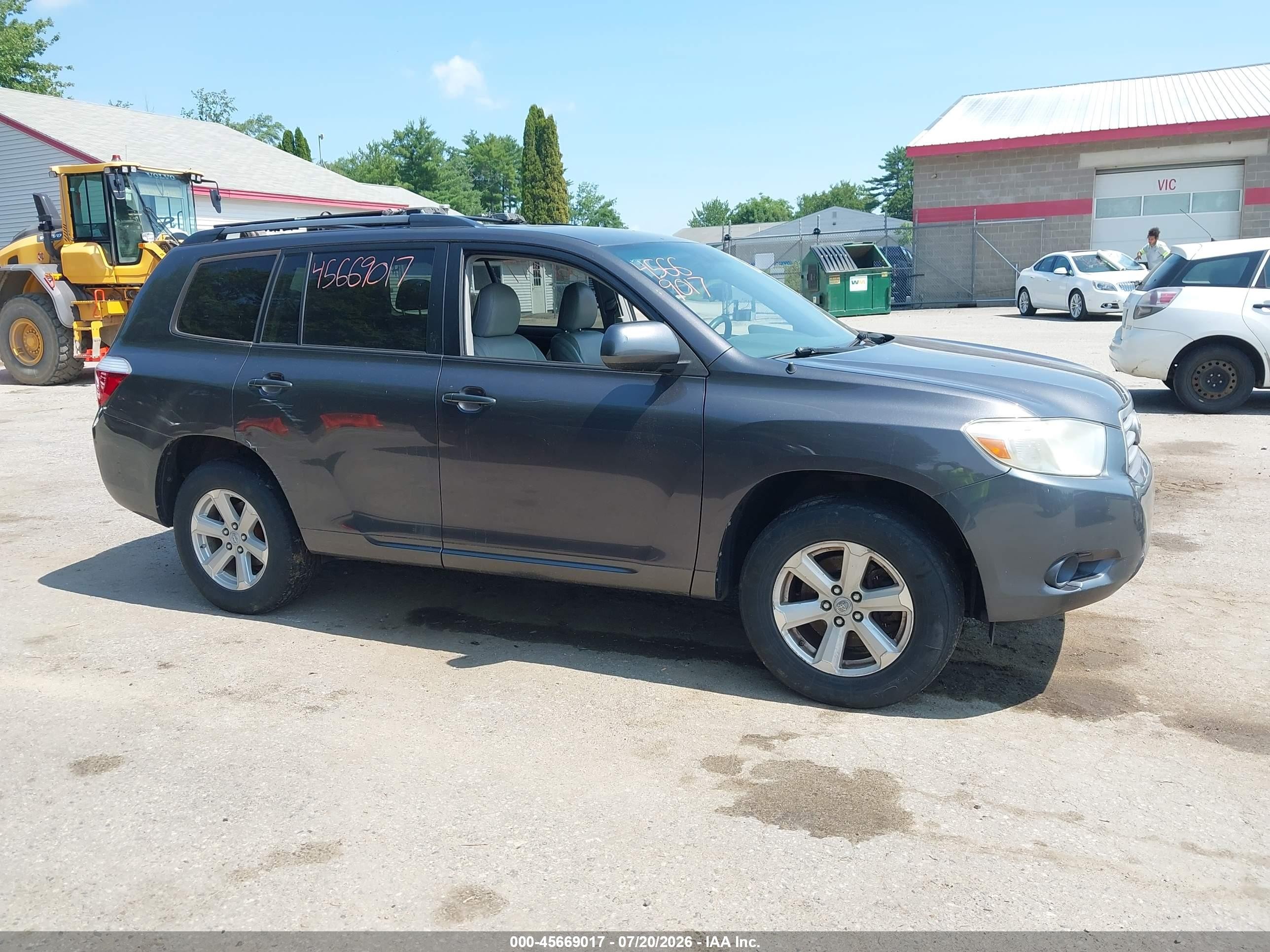 2010 Toyota Highlander Base V6 Gray vin: 5TDBK3EH1AS003815