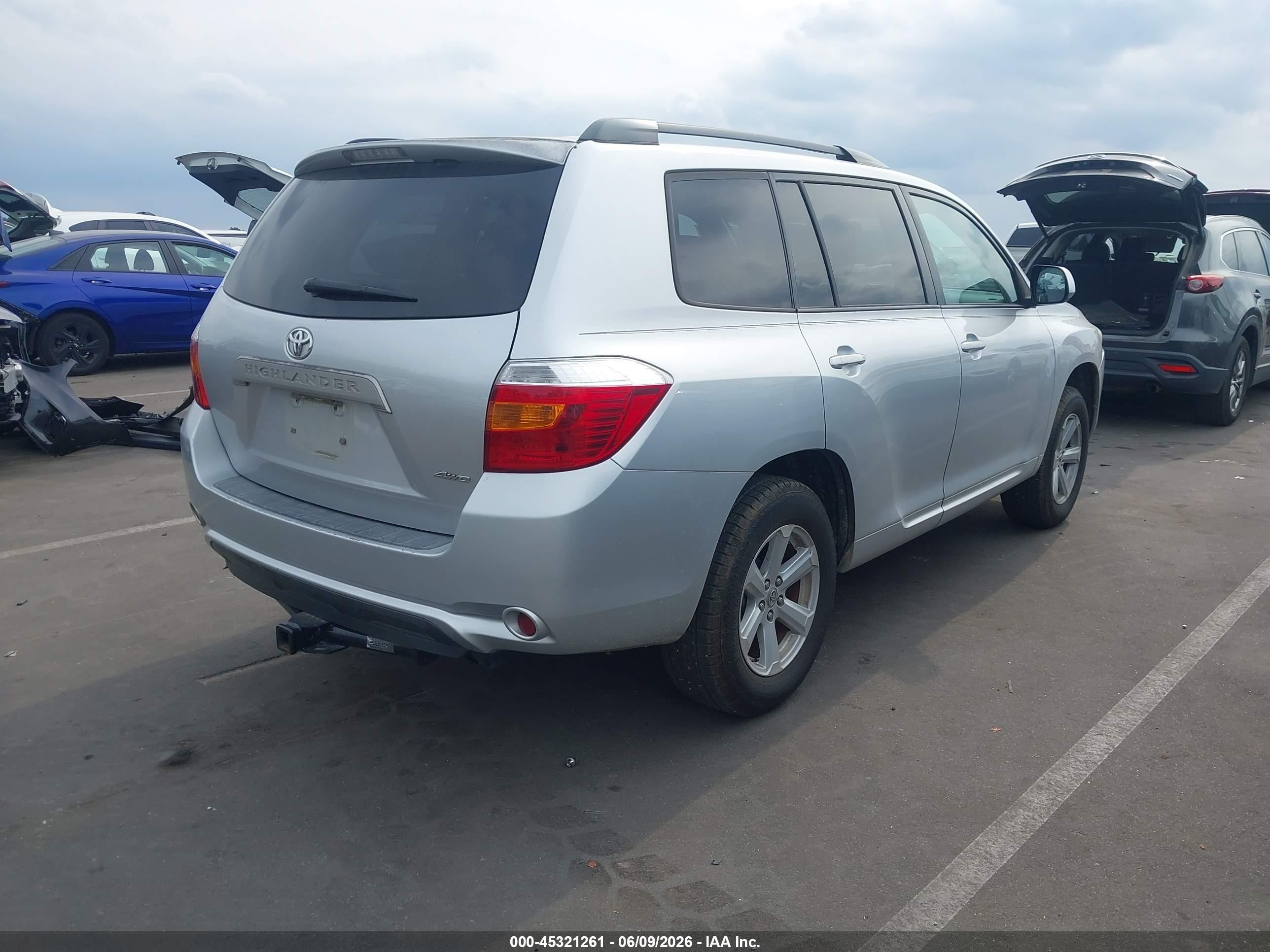 2010 Toyota Highlander Base V6 Серебряный vin: 5TDBK3EH1AS012336