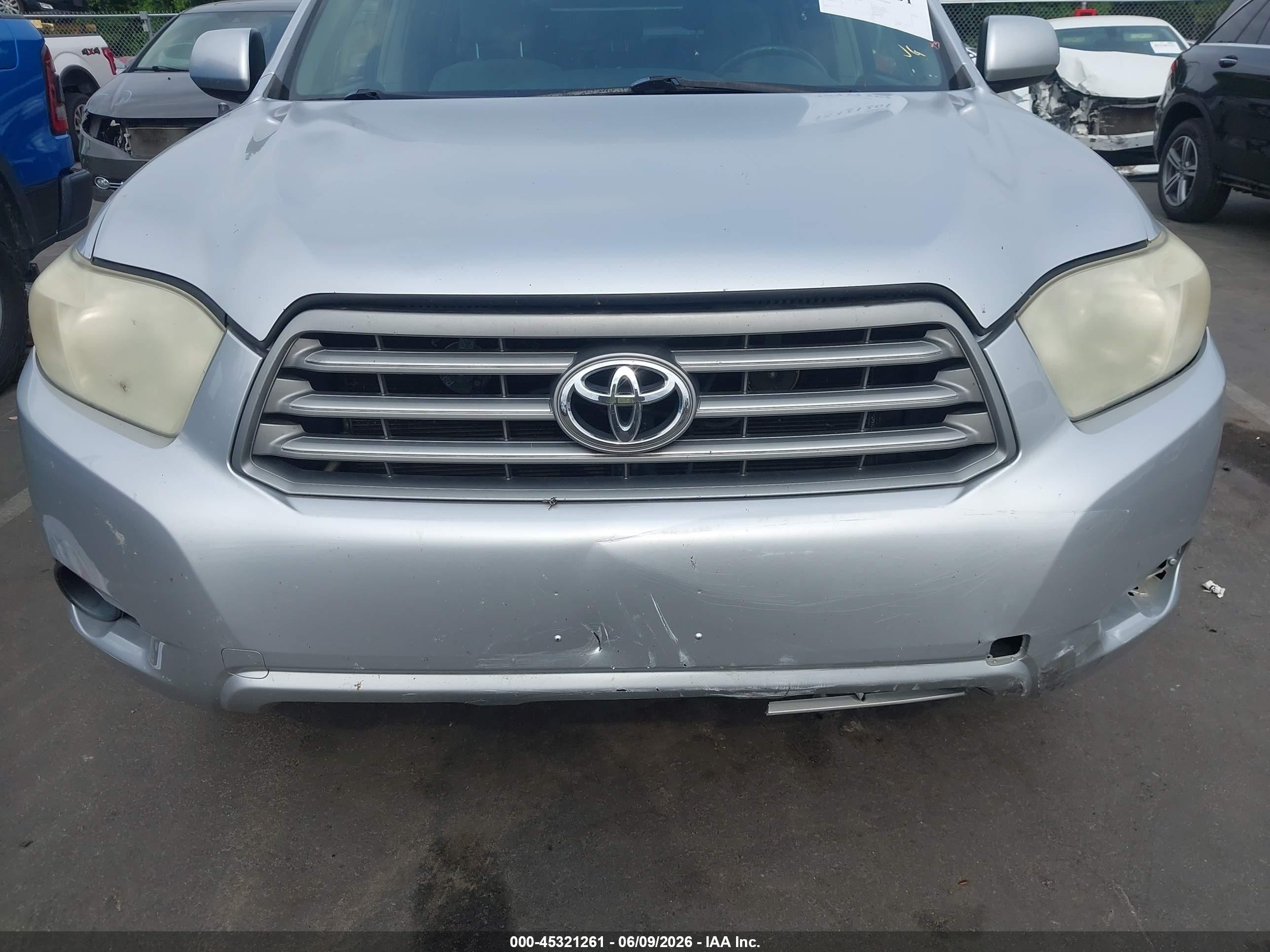 2010 Toyota Highlander Base V6 Серебряный vin: 5TDBK3EH1AS012336