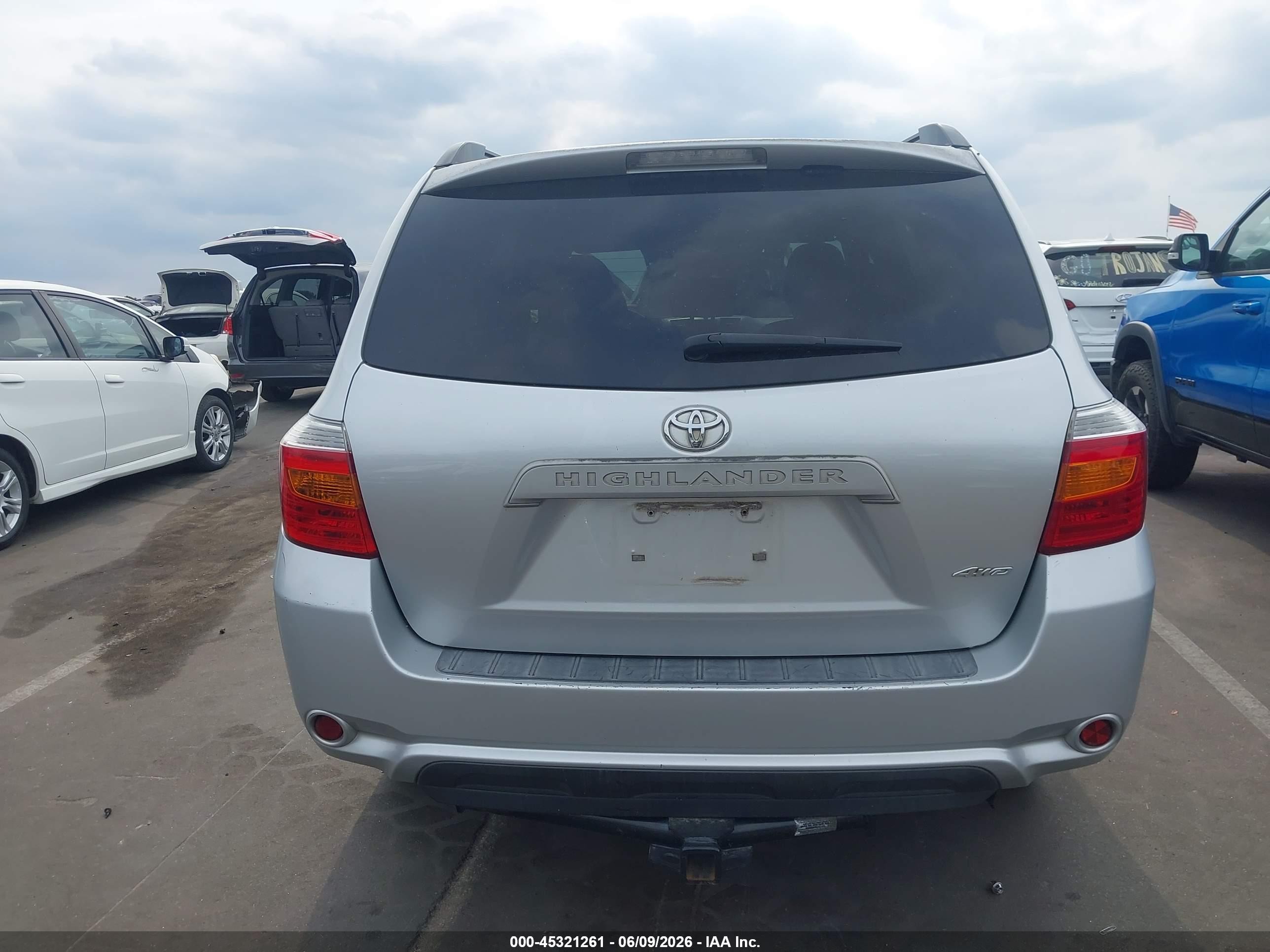 2010 Toyota Highlander Base V6 Серебряный vin: 5TDBK3EH1AS012336