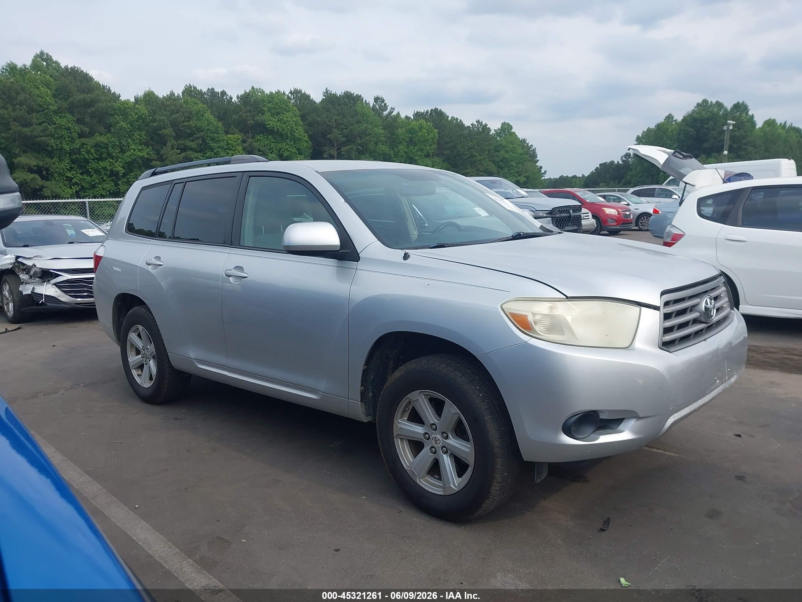 2010 Toyota Highlander Base V6 Серебряный vin: 5TDBK3EH1AS012336