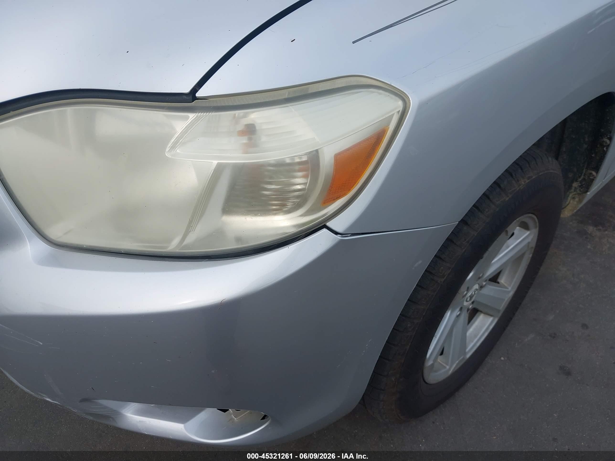2010 Toyota Highlander Base V6 Серебряный vin: 5TDBK3EH1AS012336