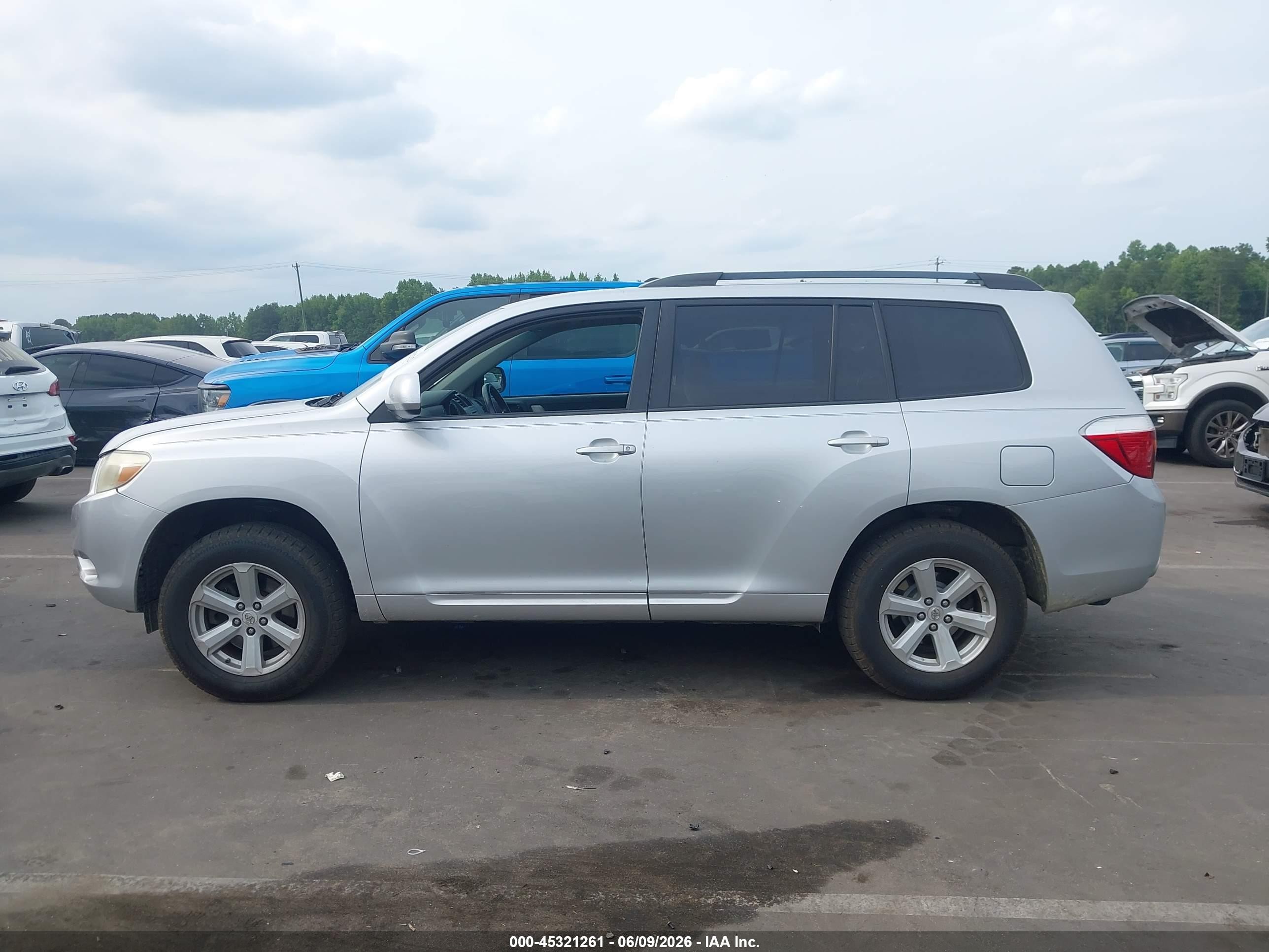 2010 Toyota Highlander Base V6 Серебряный vin: 5TDBK3EH1AS012336