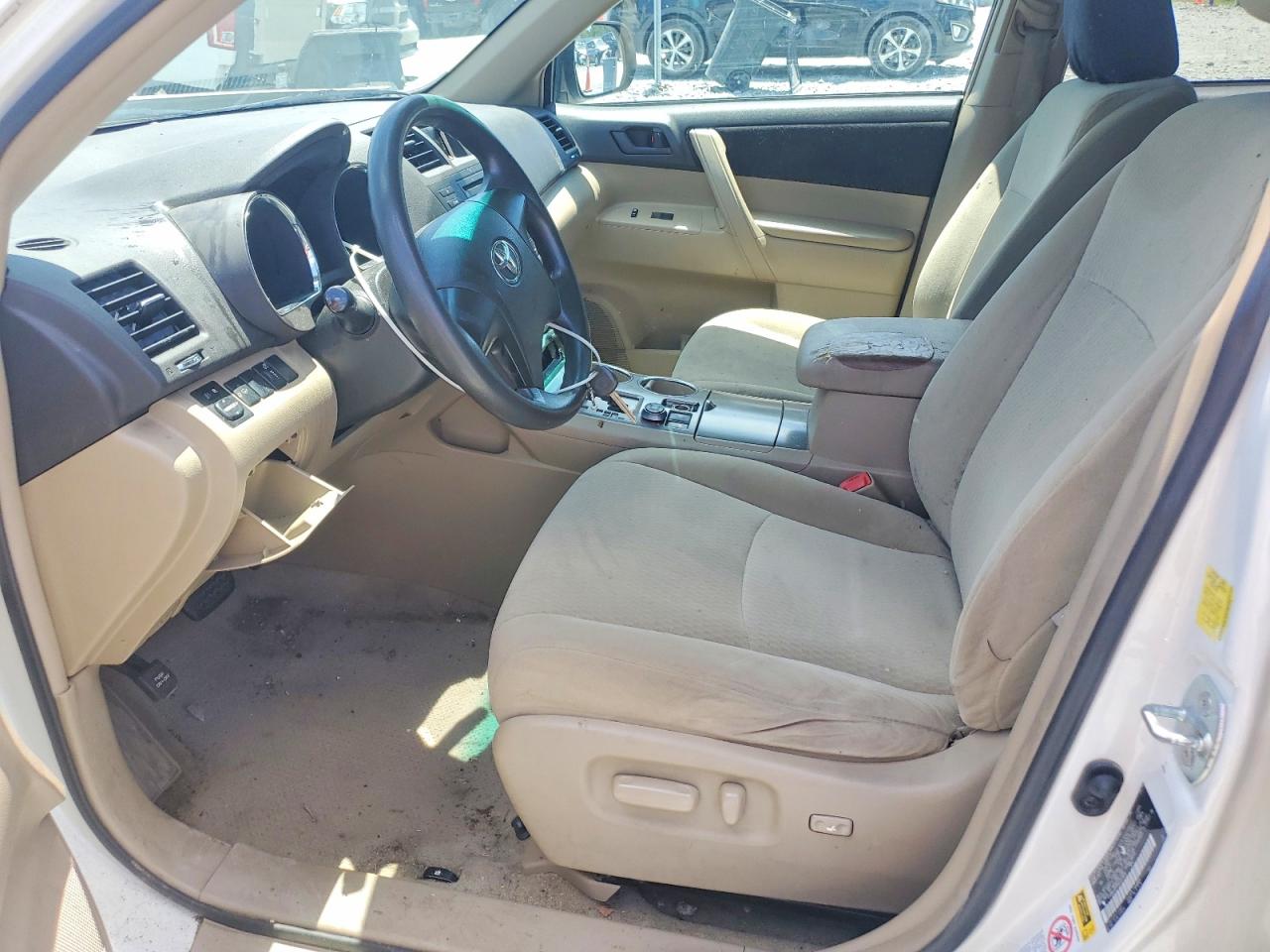 2010 Toyota Highlander Base White vin: 5TDBK3EH1AS022820