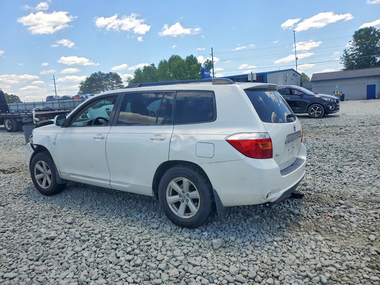 2010 Toyota Highlander Base White vin: 5TDBK3EH1AS022820