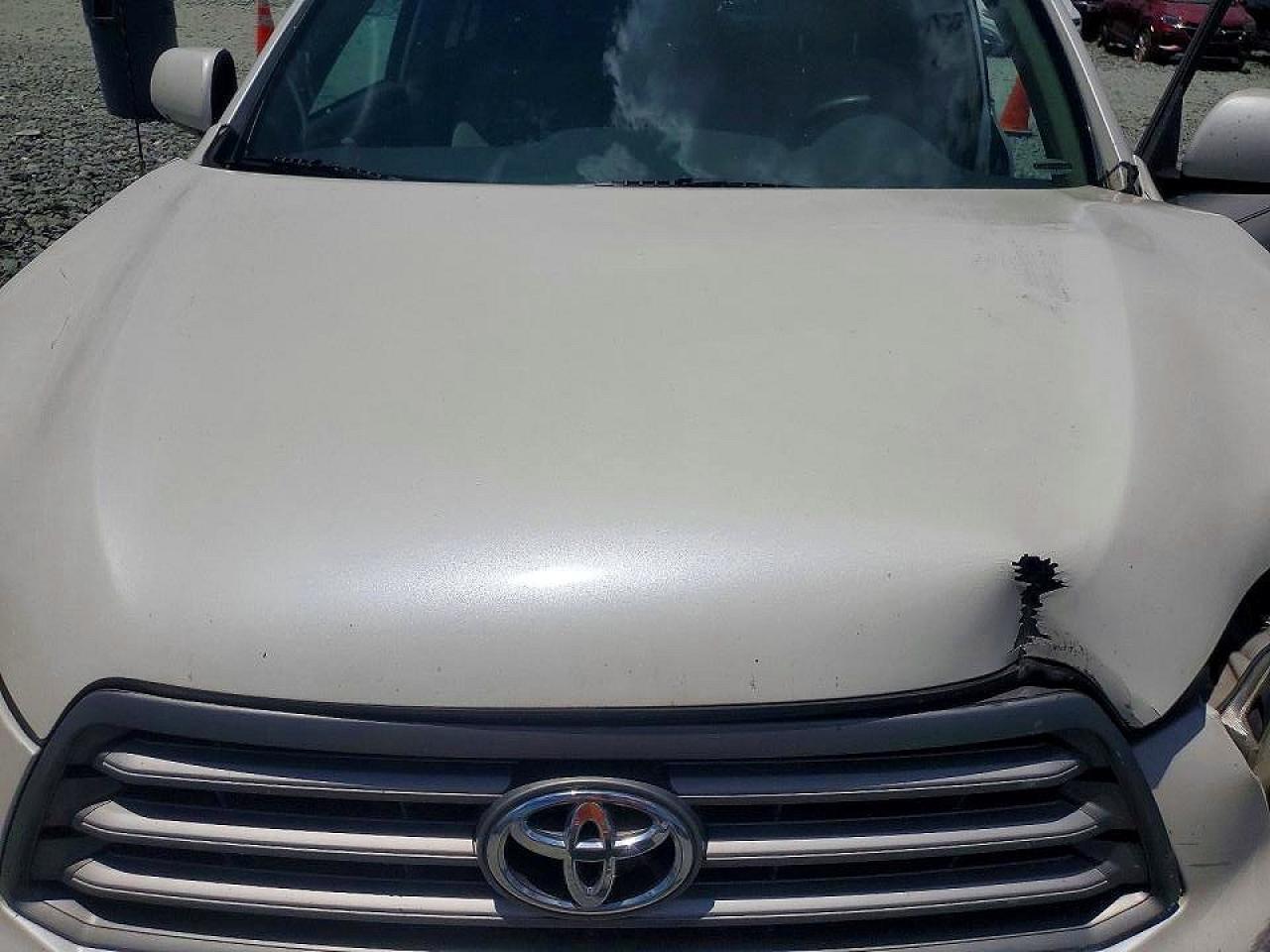 2010 Toyota Highlander Base White vin: 5TDBK3EH1AS022820
