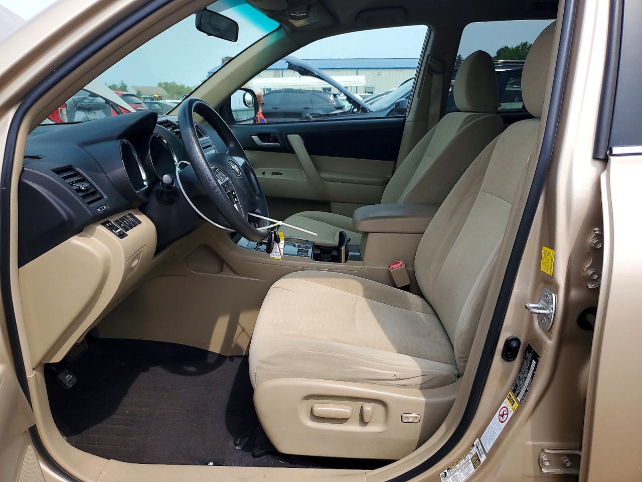 2011 Toyota Highlander Base Желто-коричневый vin: 5TDBK3EH1BS042518