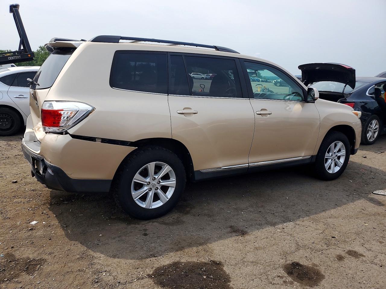 2011 Toyota Highlander Base Желто-коричневый vin: 5TDBK3EH1BS042518