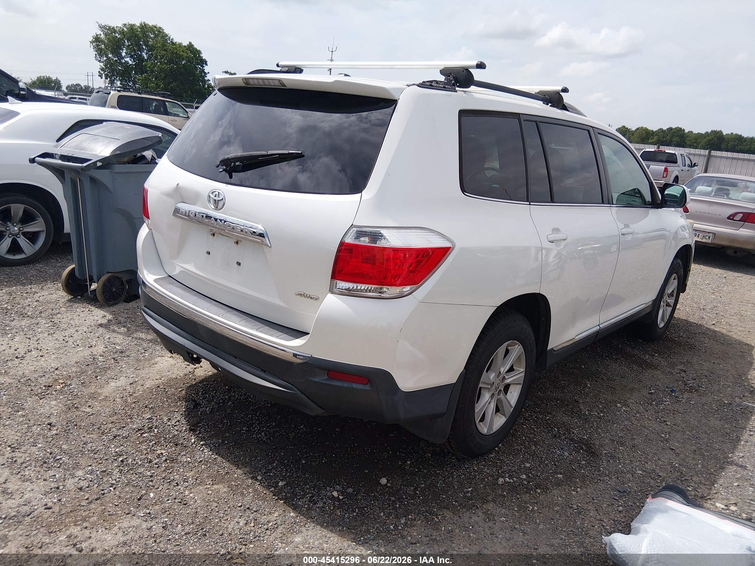 2011 Toyota Highlander Base V6 White vin: 5TDBK3EH1BS049923