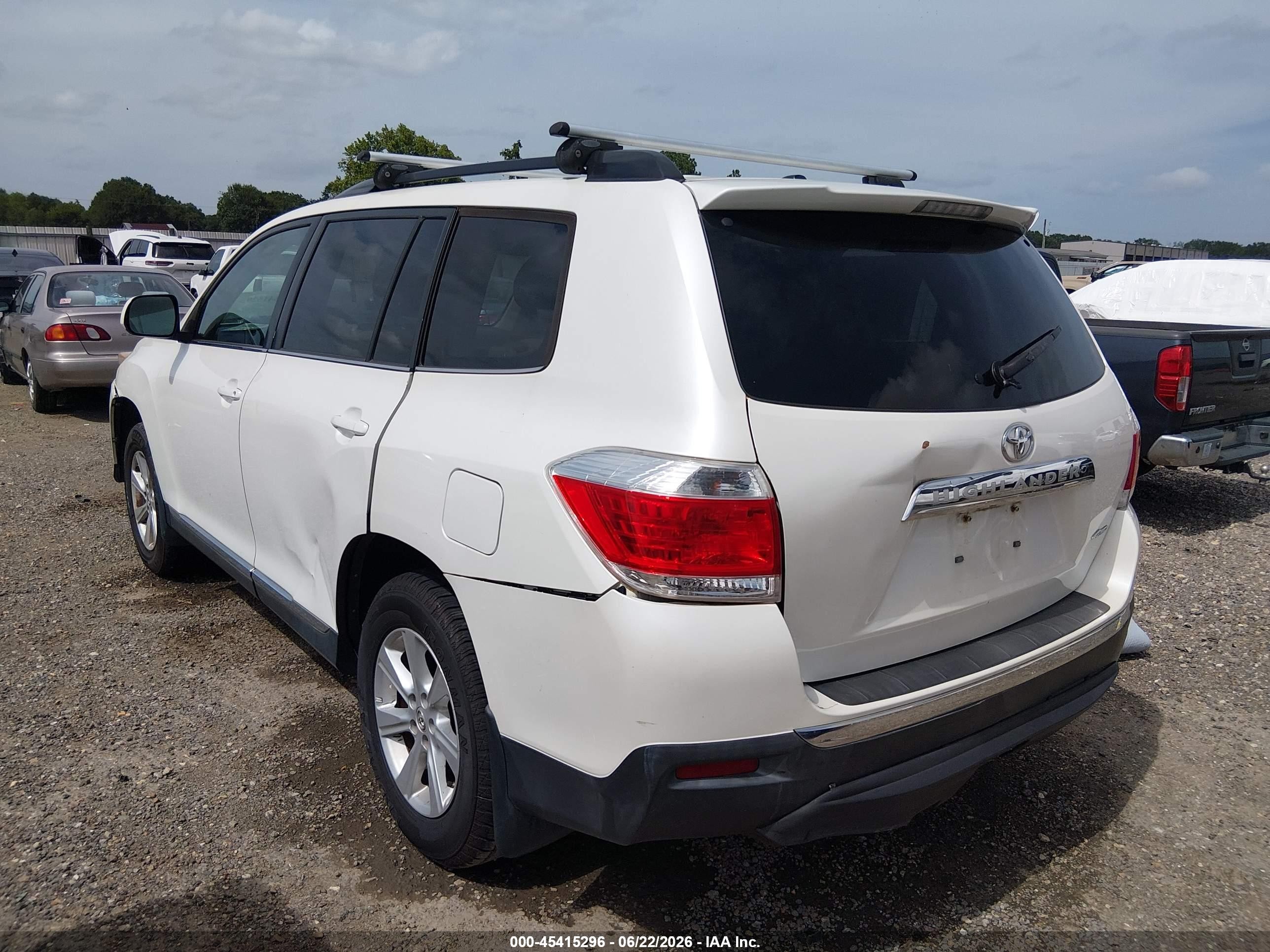 2011 Toyota Highlander Base V6 White vin: 5TDBK3EH1BS049923