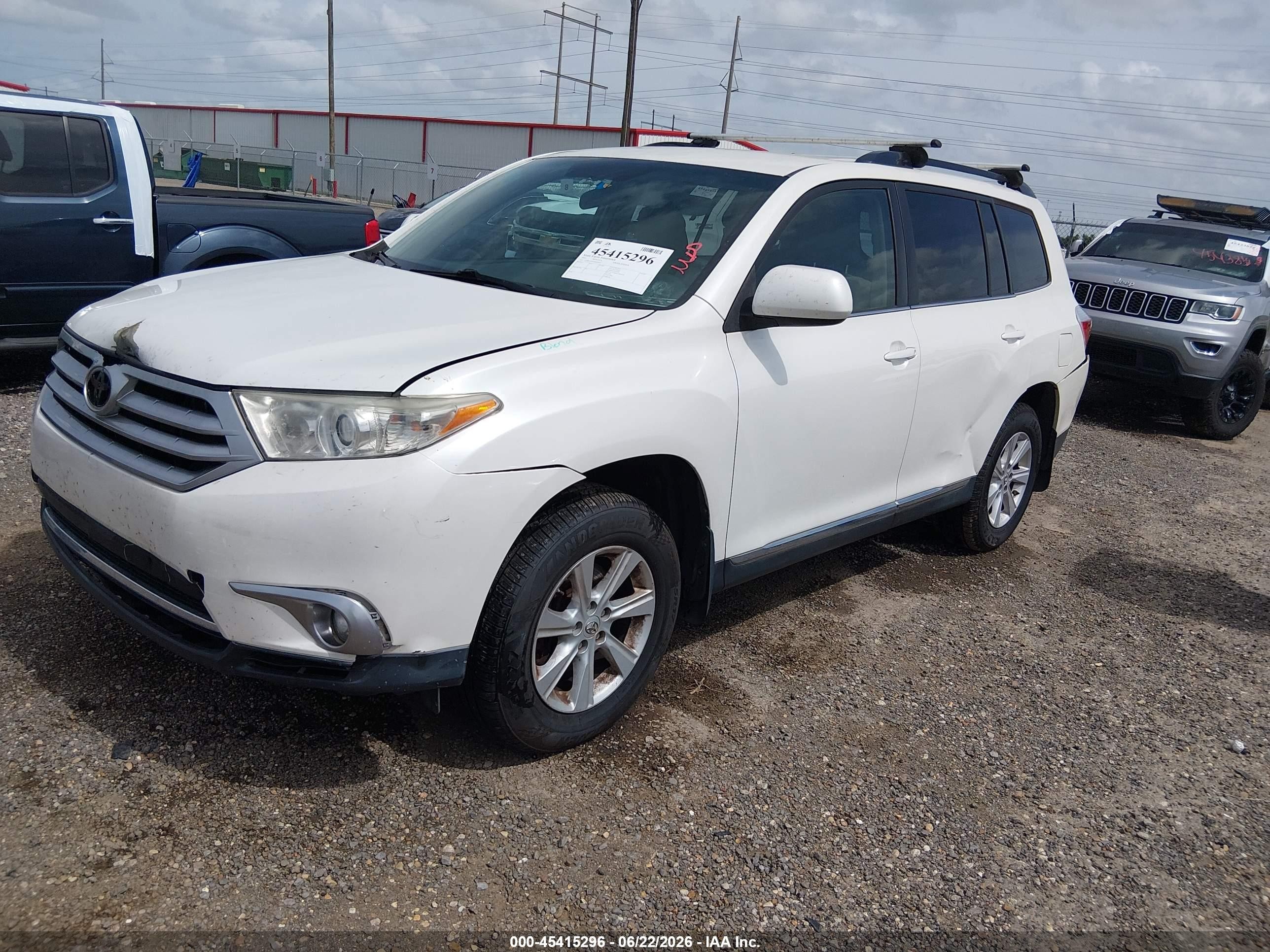2011 Toyota Highlander Base V6 White vin: 5TDBK3EH1BS049923