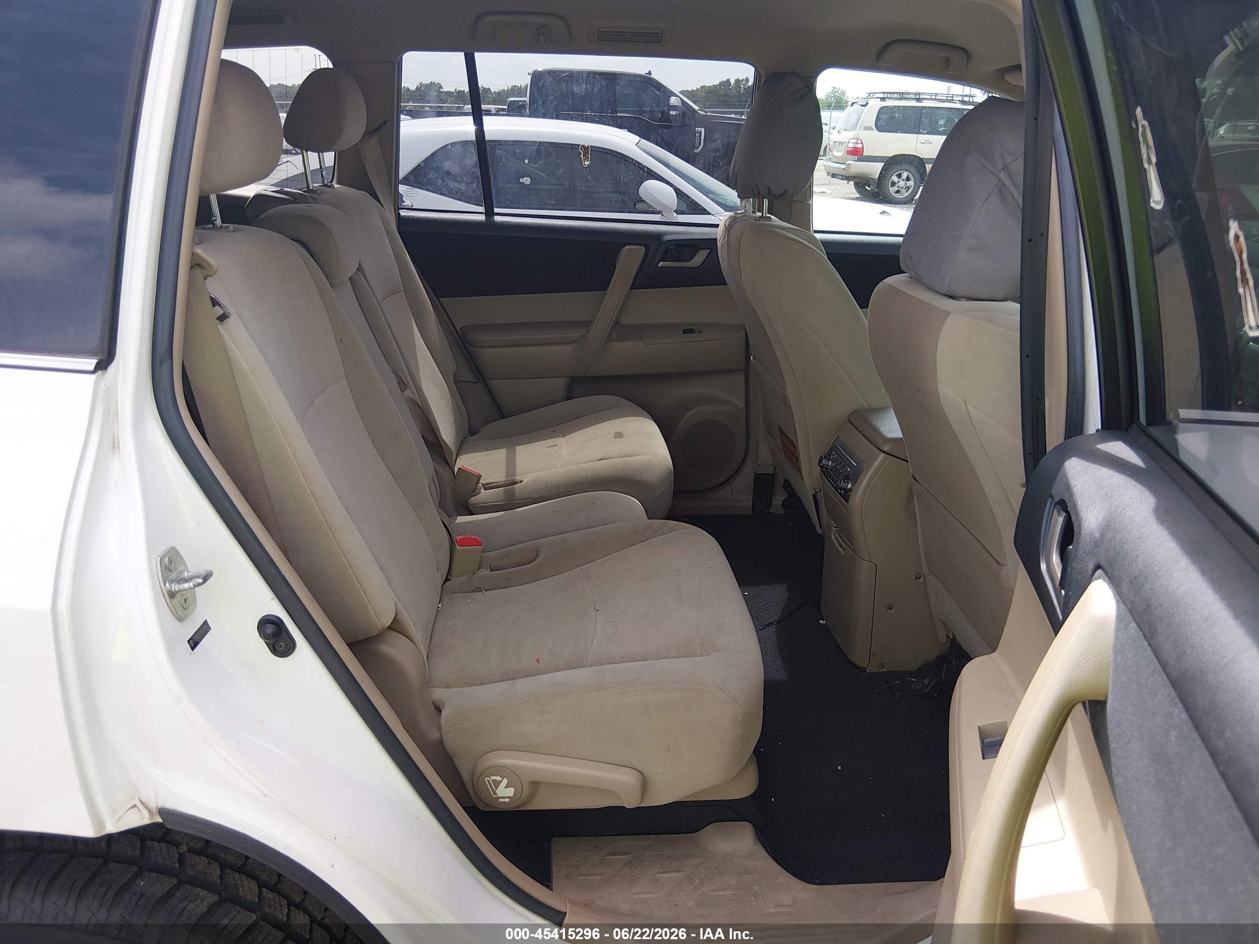 2011 Toyota Highlander Base V6 White vin: 5TDBK3EH1BS049923