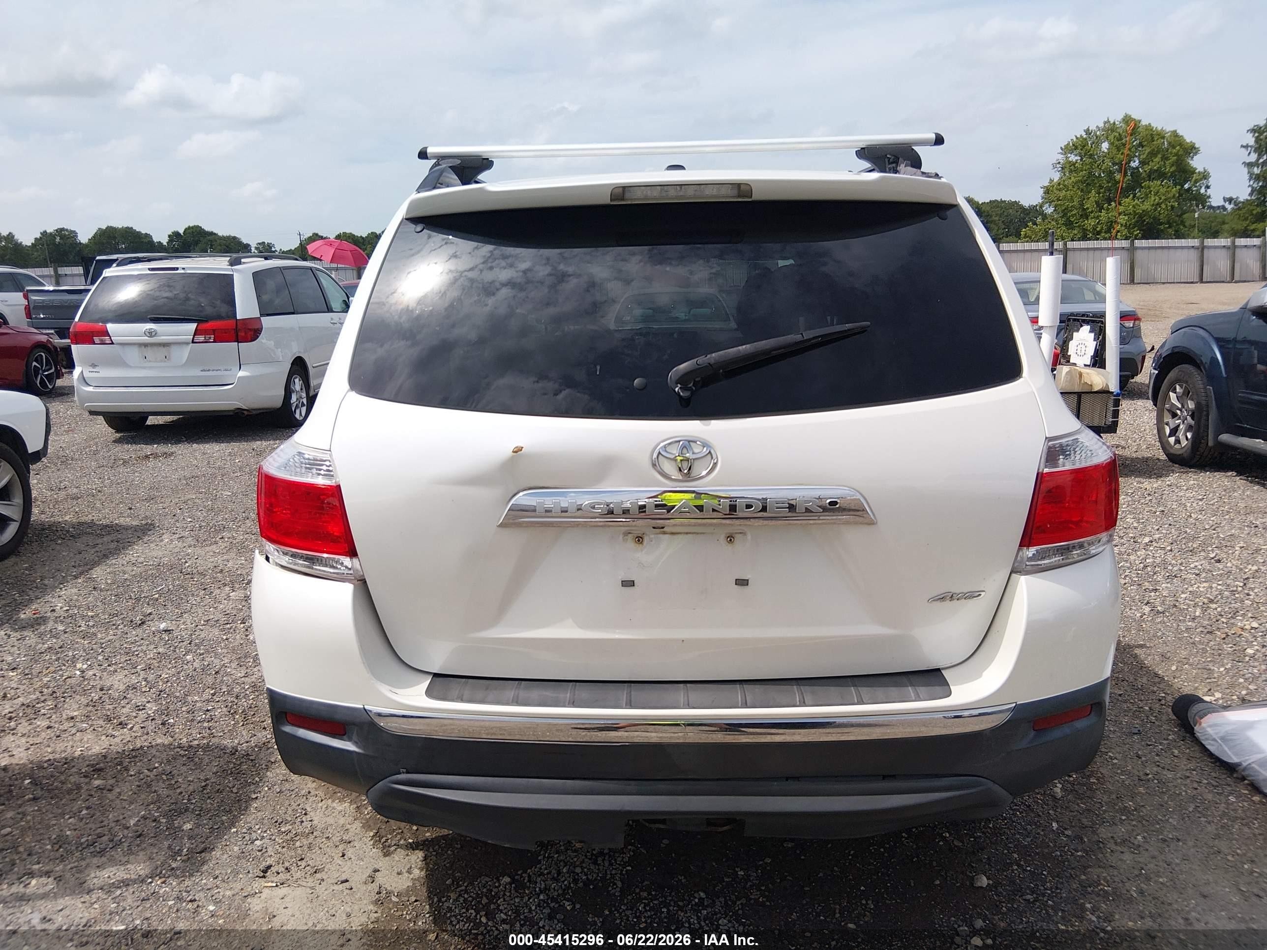 2011 Toyota Highlander Base V6 White vin: 5TDBK3EH1BS049923