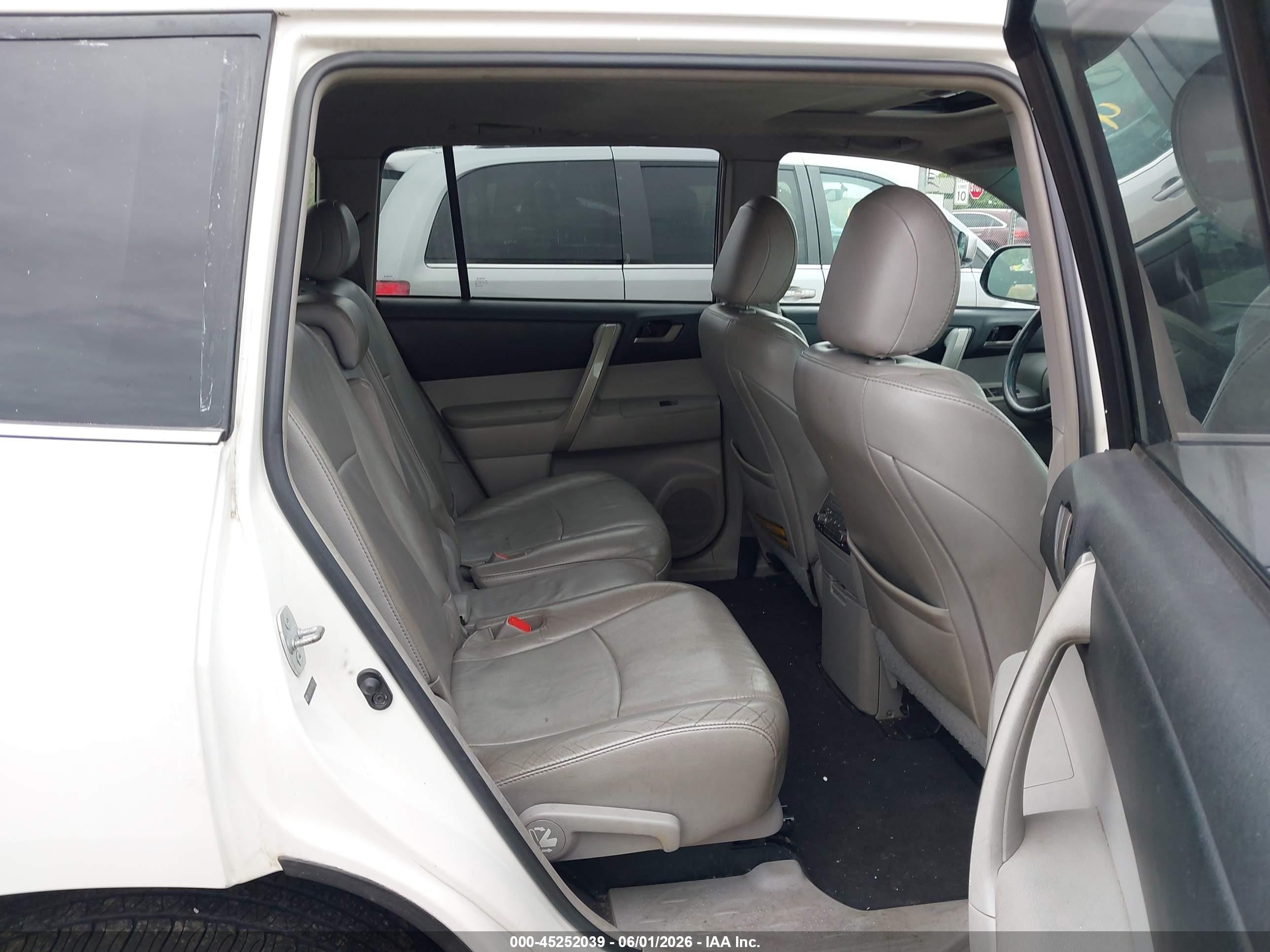 2011 Toyota Highlander Se V6 White vin: 5TDBK3EH1BS063207