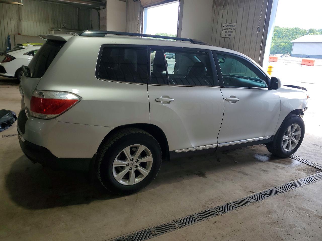 2011 Toyota Highlander Se Серебряный vin: 5TDBK3EH1BS068732