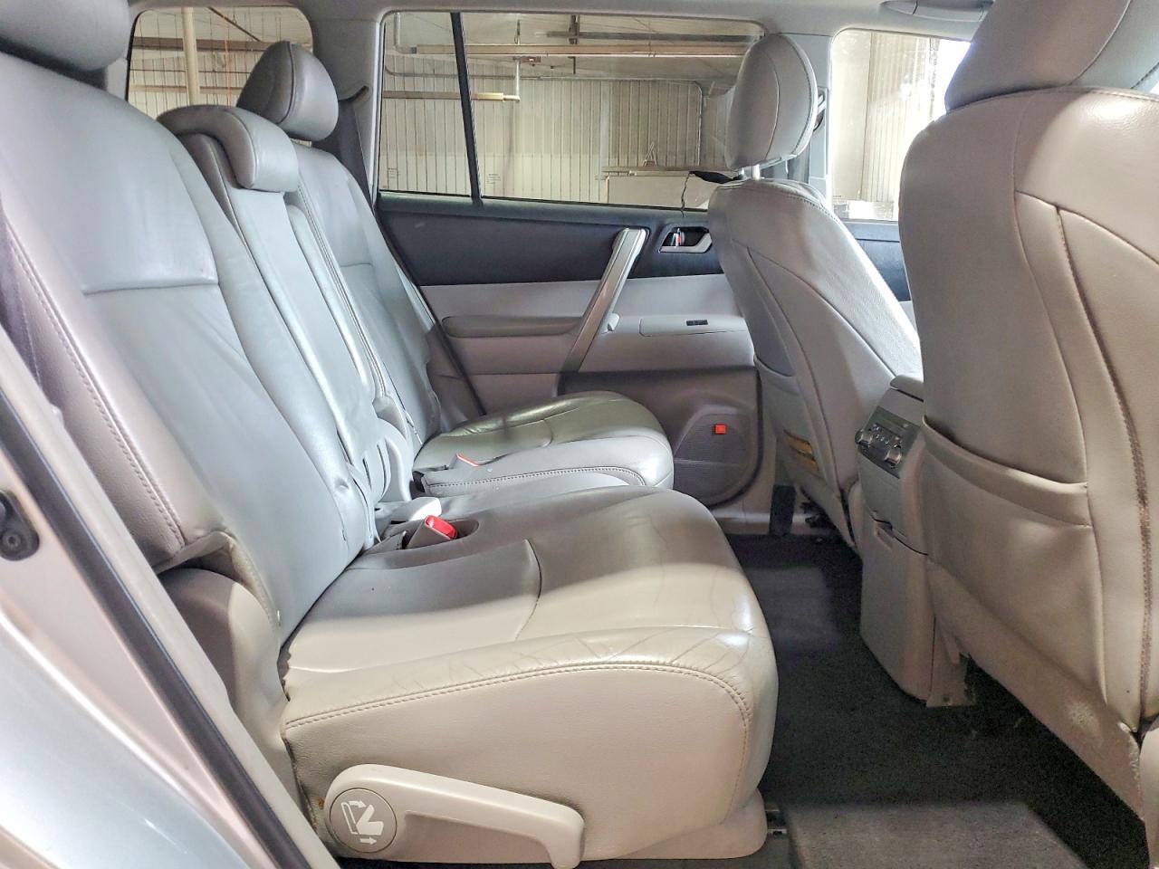 2011 Toyota Highlander Se Серебряный vin: 5TDBK3EH1BS068732