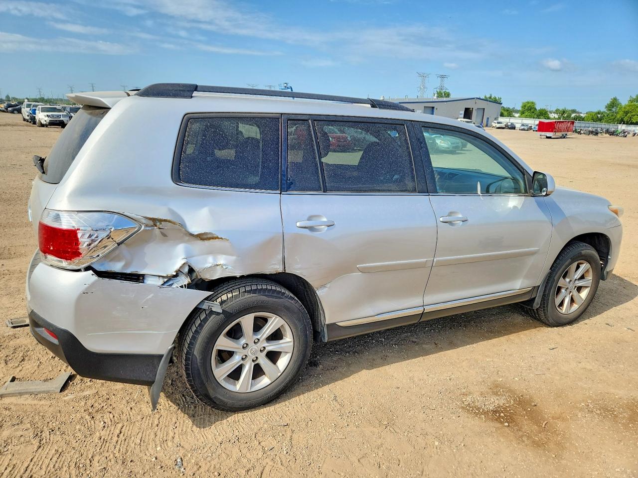 2011 Toyota Highlander Base Silver vin: 5TDBK3EH1BS070903
