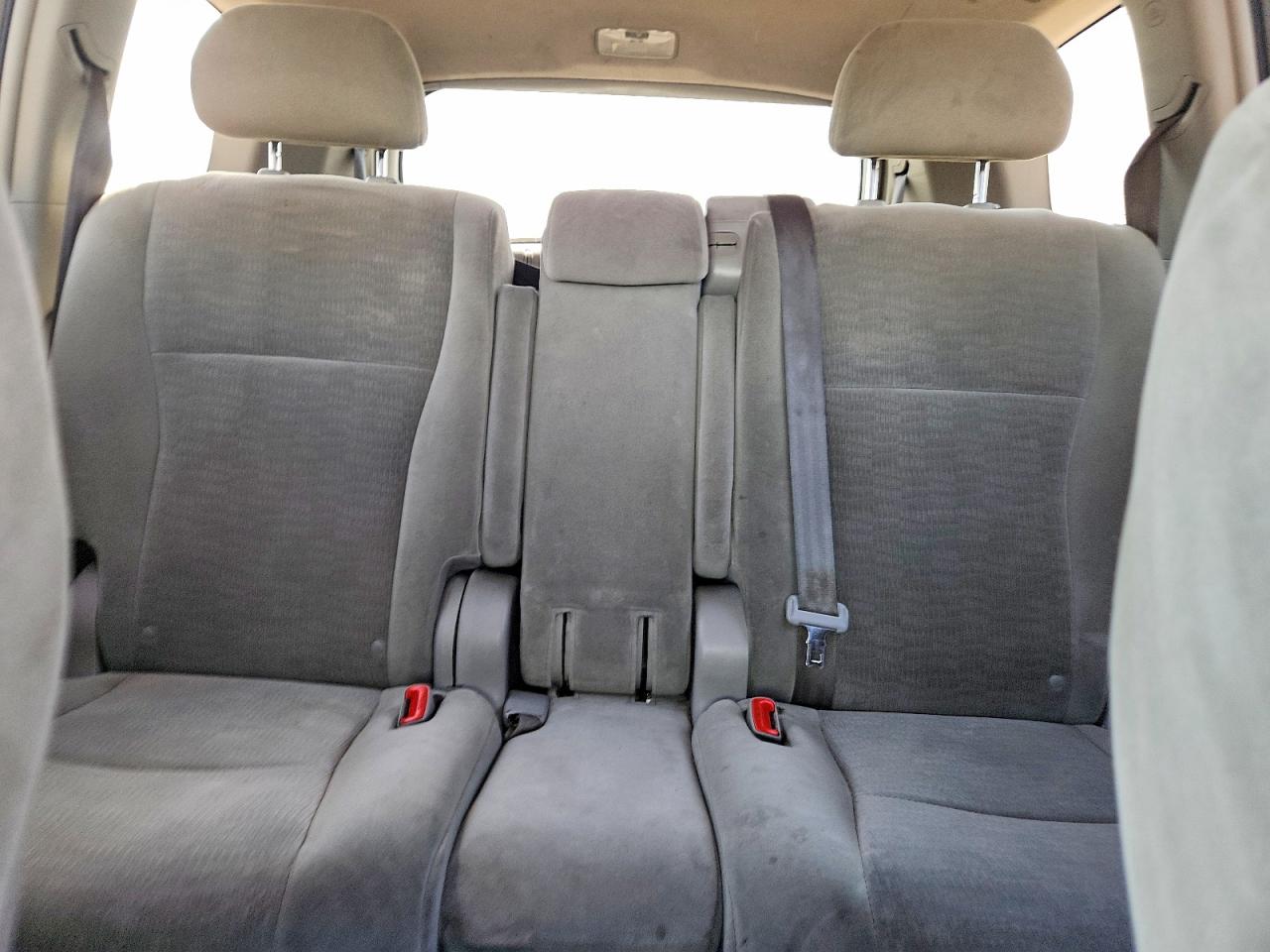 2011 Toyota Highlander Base Silver vin: 5TDBK3EH1BS070903