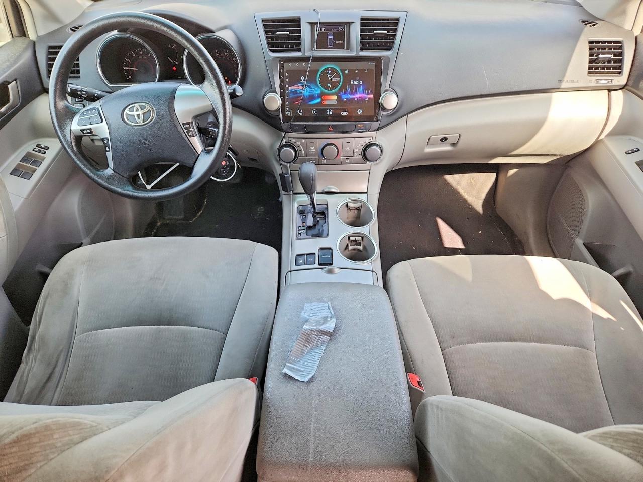 2011 Toyota Highlander Base Silver vin: 5TDBK3EH1BS070903