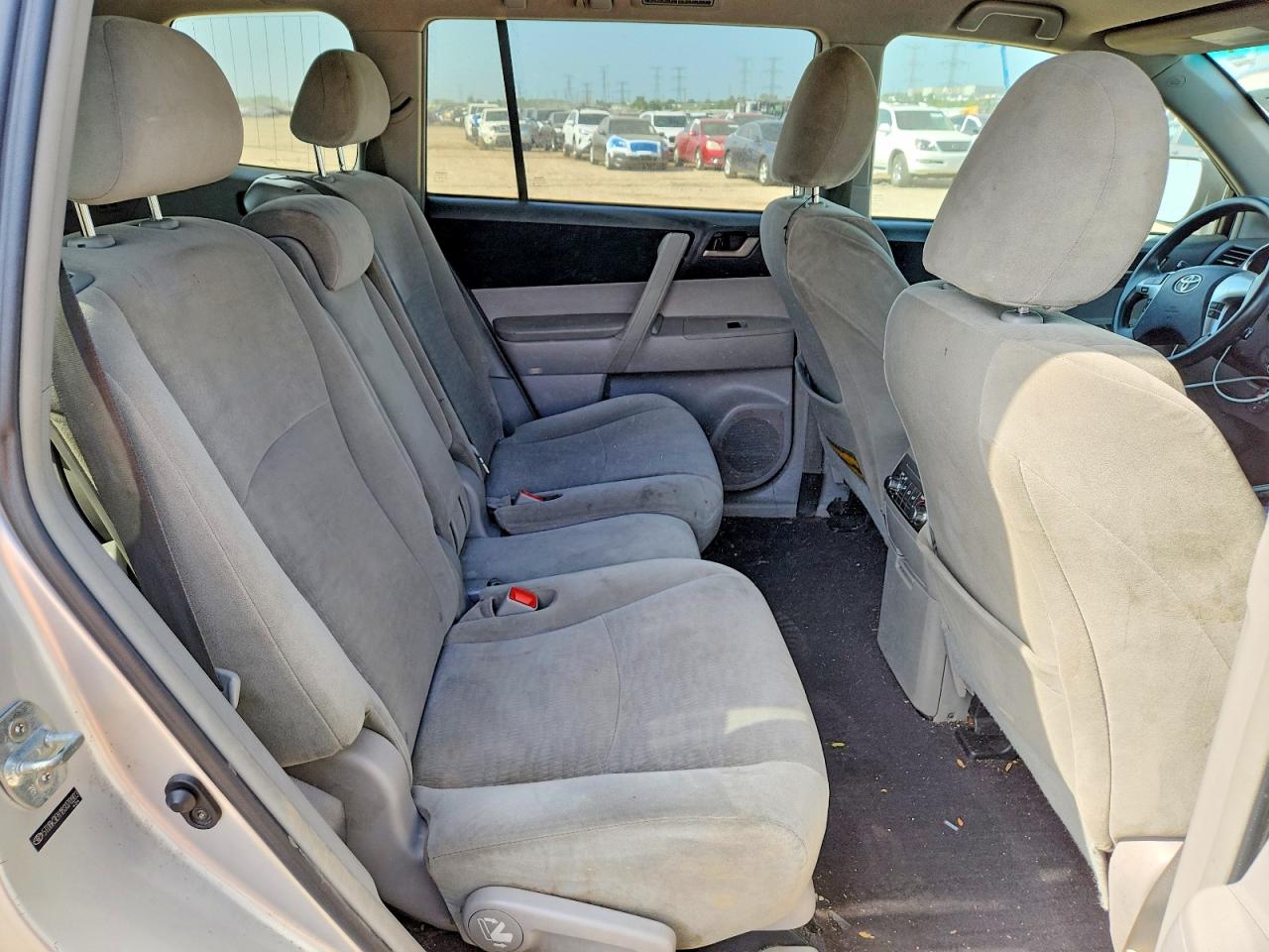 2011 Toyota Highlander Base Silver vin: 5TDBK3EH1BS070903
