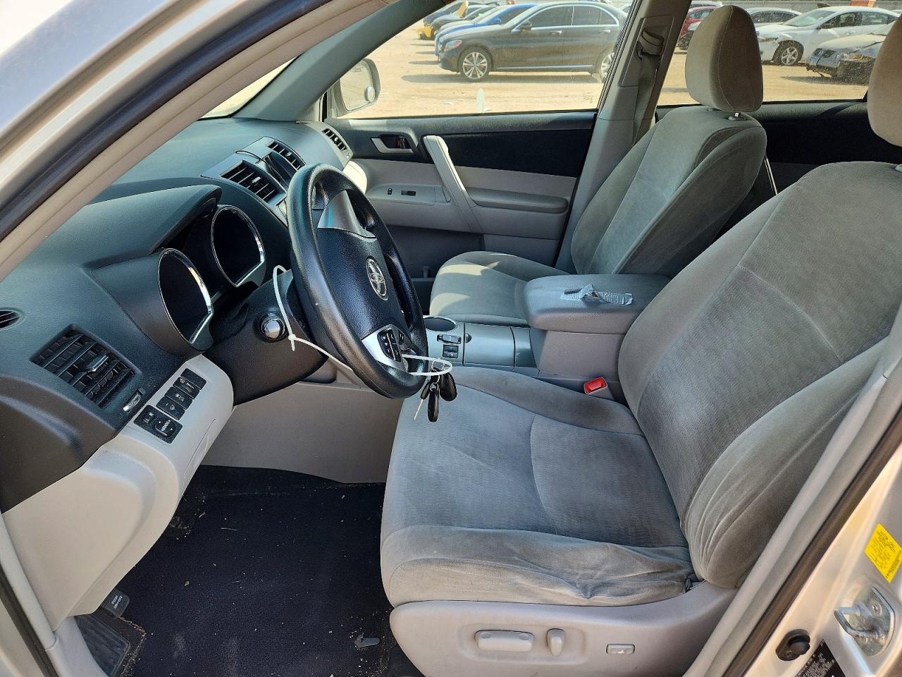 2011 Toyota Highlander Base Silver vin: 5TDBK3EH1BS070903