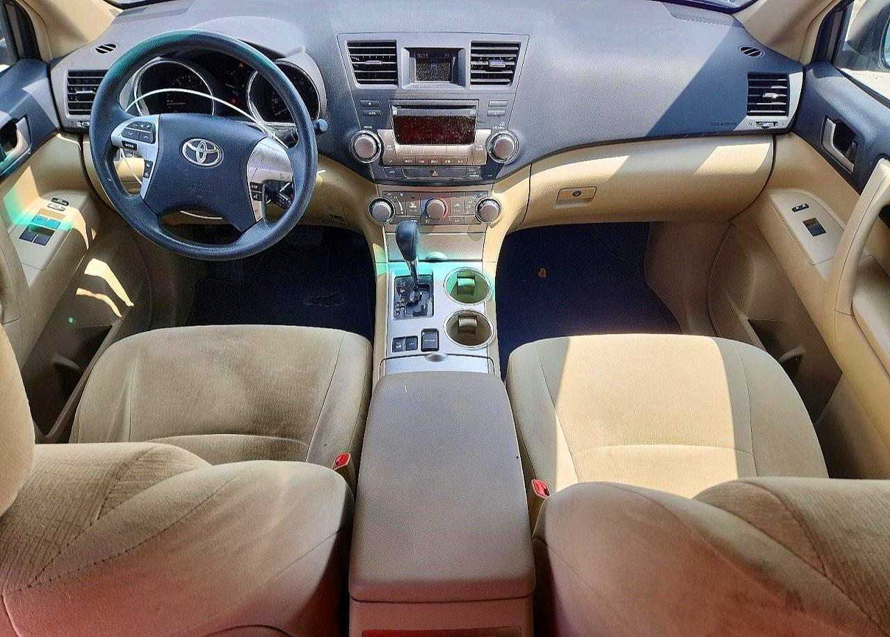 2012 Toyota Highlander Base White vin: 5TDBK3EH1CS117350