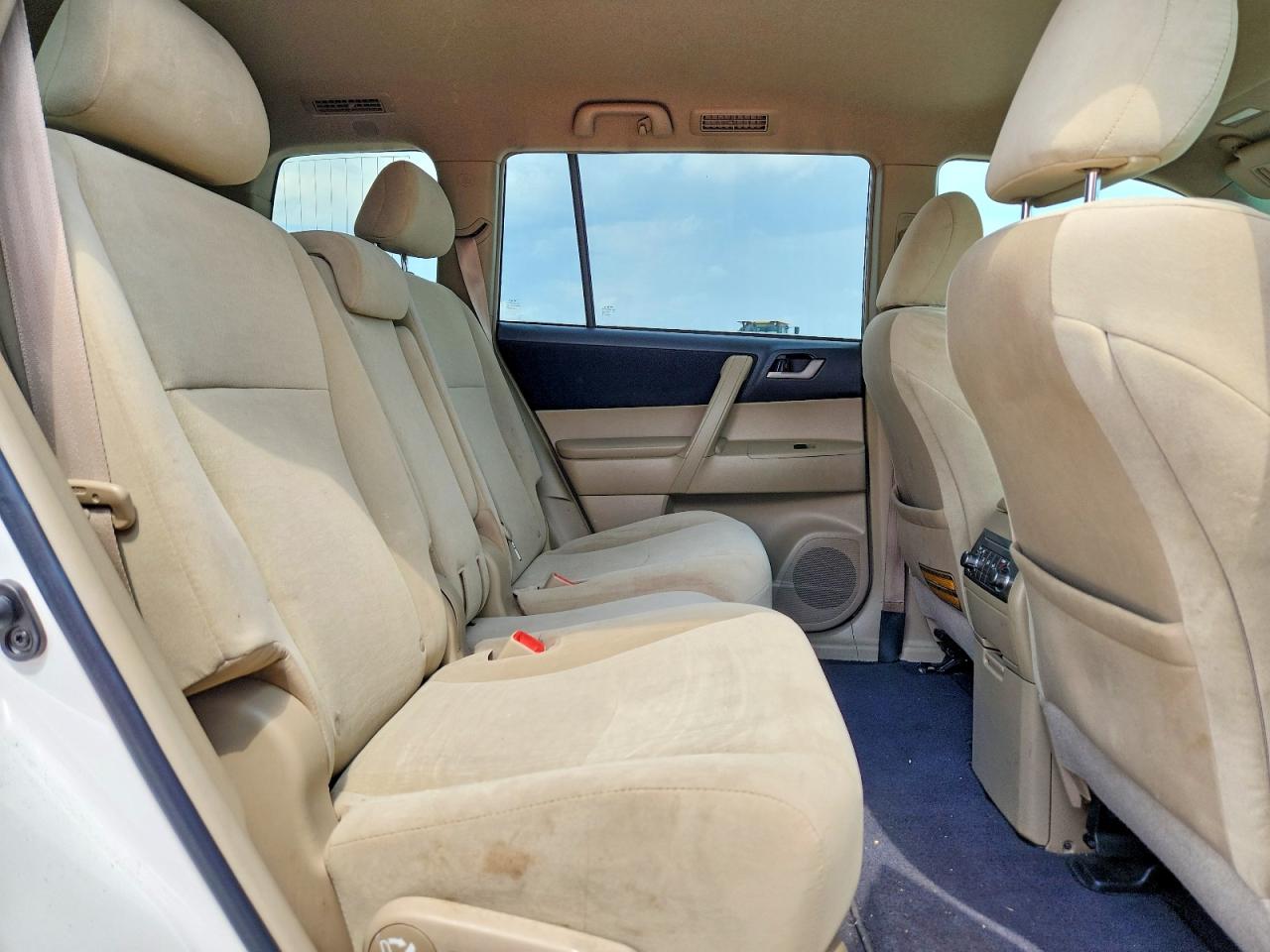 2012 Toyota Highlander Base White vin: 5TDBK3EH1CS117350