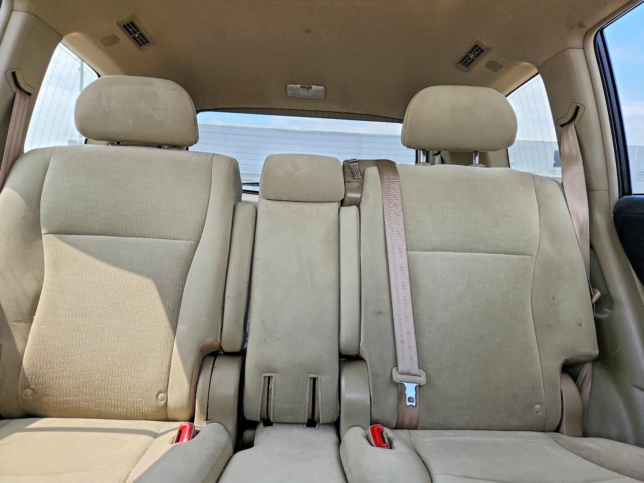 2012 Toyota Highlander Base White vin: 5TDBK3EH1CS117350
