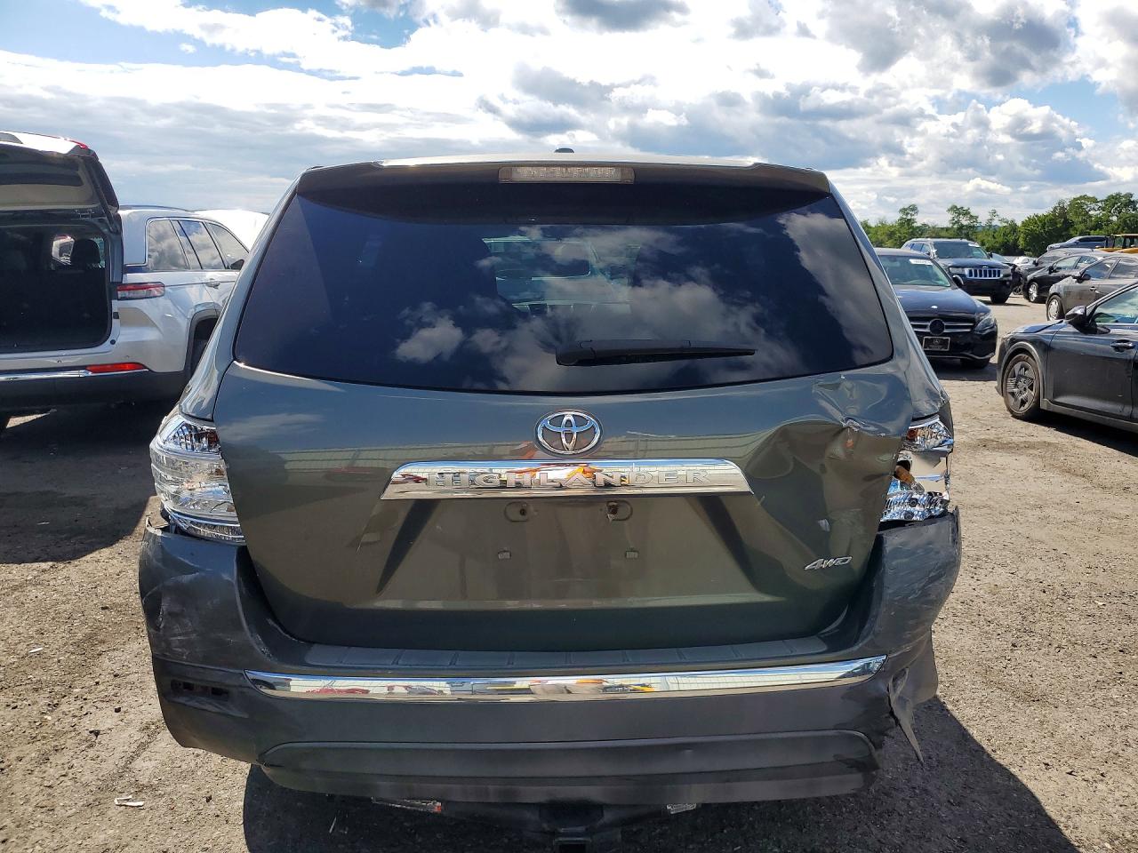 2012 Toyota Highlander Base Gray vin: 5TDBK3EH1CS154611