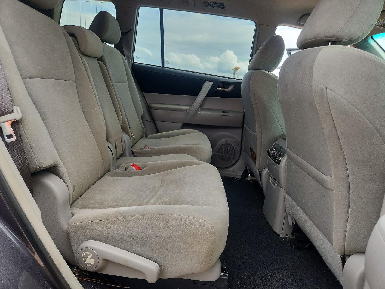 2012 Toyota Highlander Base Gray vin: 5TDBK3EH1CS156682